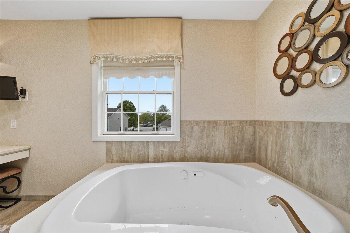 10204 Devonshire Lane, Munster, IN 46321; Image #33