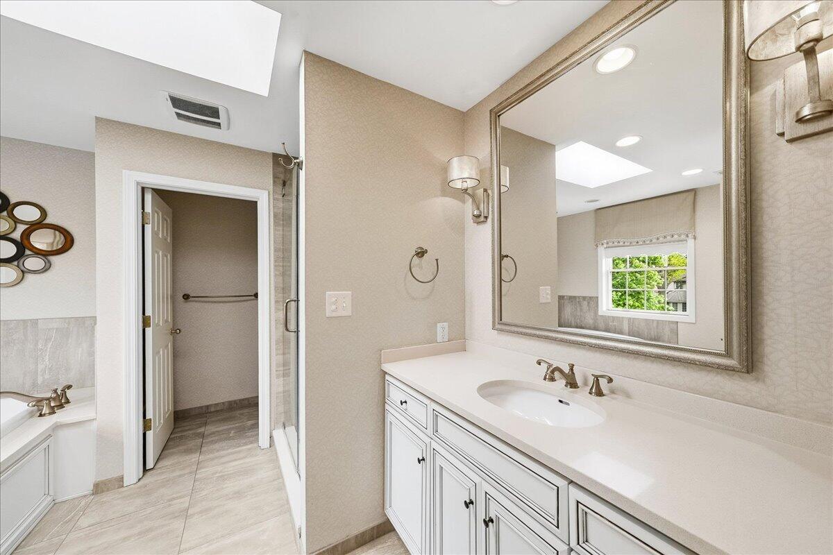 10204 Devonshire Lane, Munster, IN 46321; Image #34