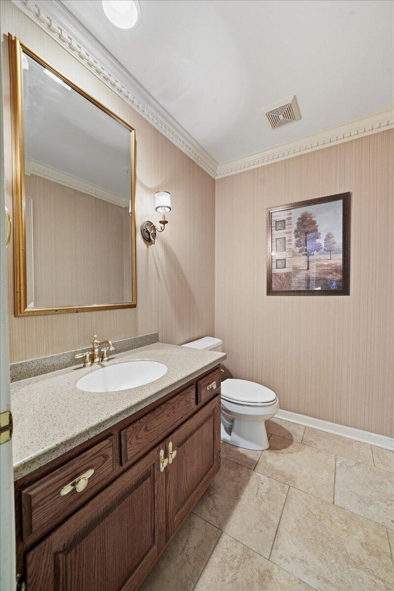 10204 Devonshire Lane, Munster, IN 46321; Image #38