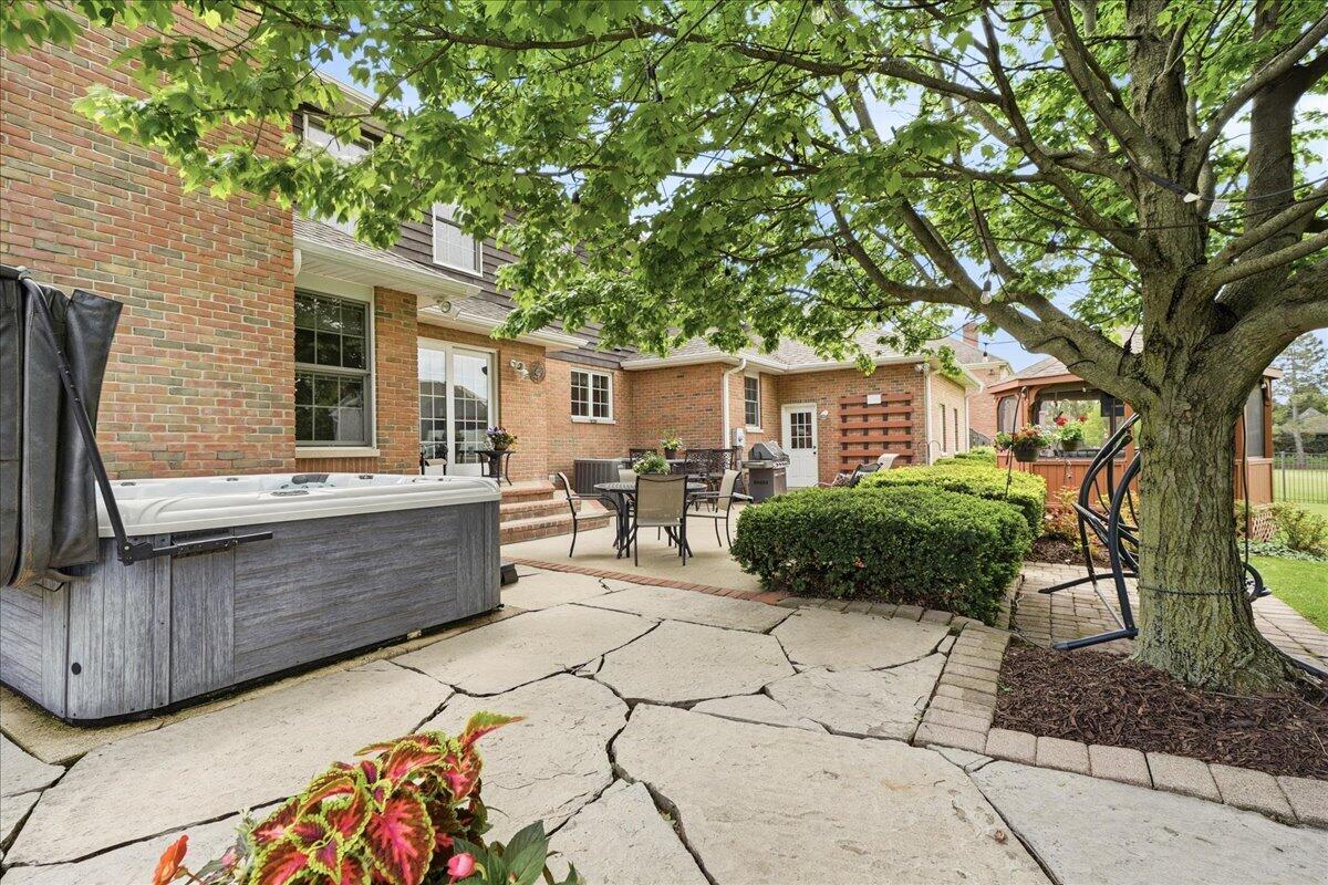10204 Devonshire Lane, Munster, IN 46321; Image #55