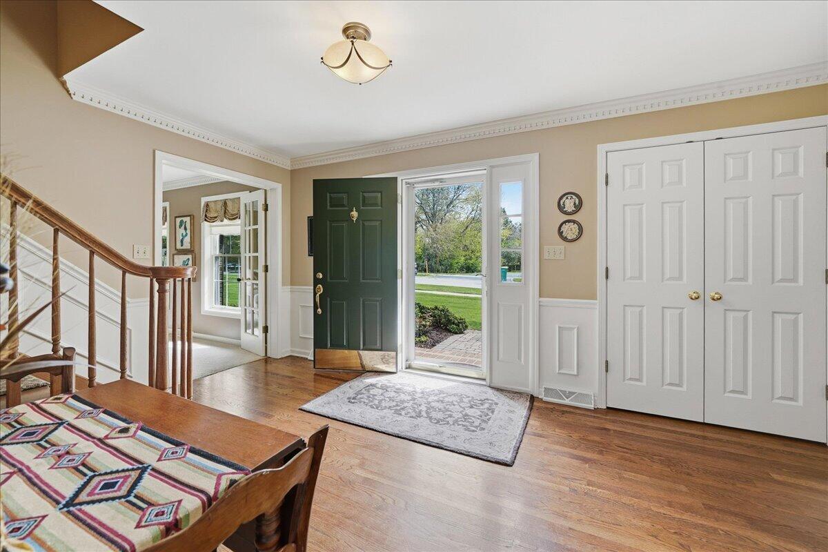 10204 Devonshire Lane, Munster, IN 46321; Image #9