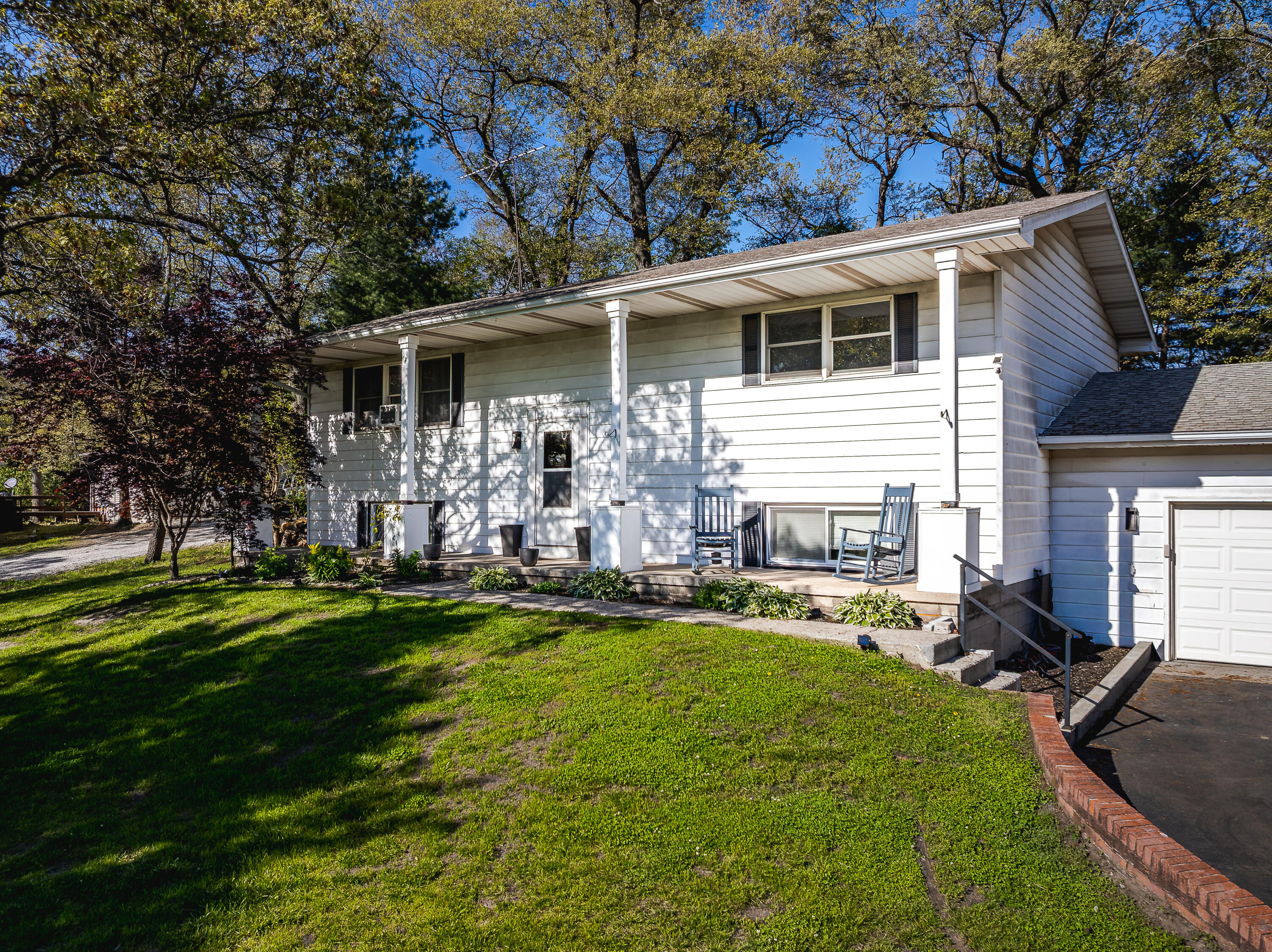5522 E 989 N, DeMotte, IN 46310; Image #1