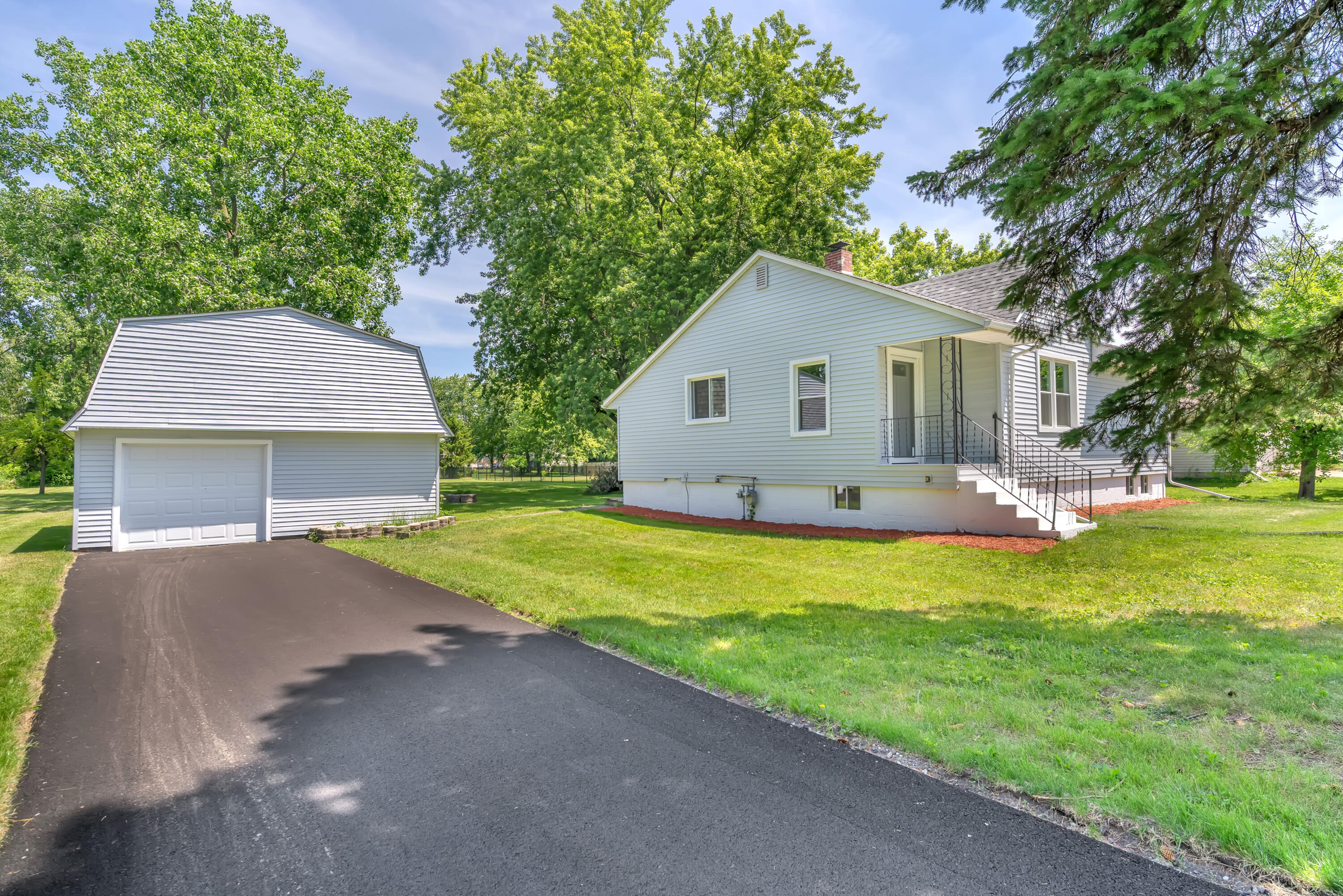 2851 44th Street, Highland, IN 46322; Image #4