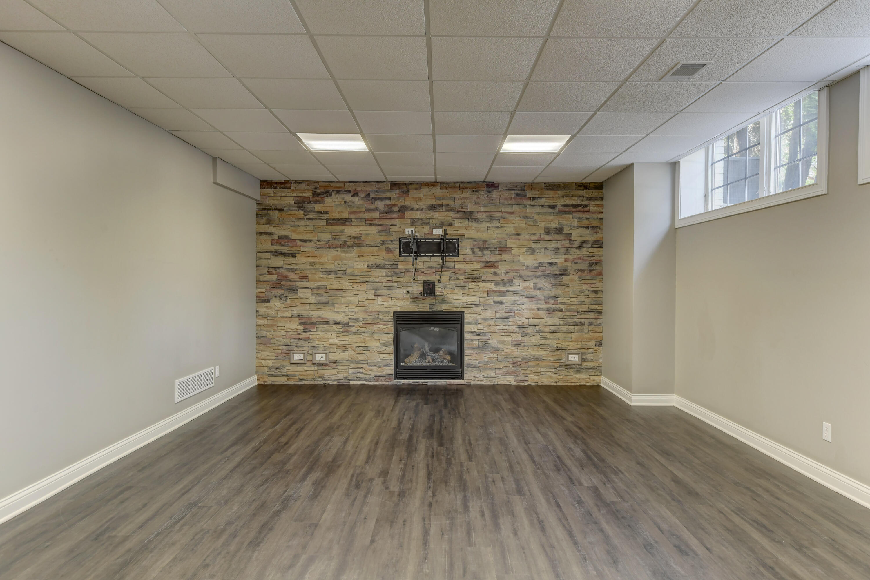 10135 Cherrywood Lane, Munster, IN 46321; Image #50