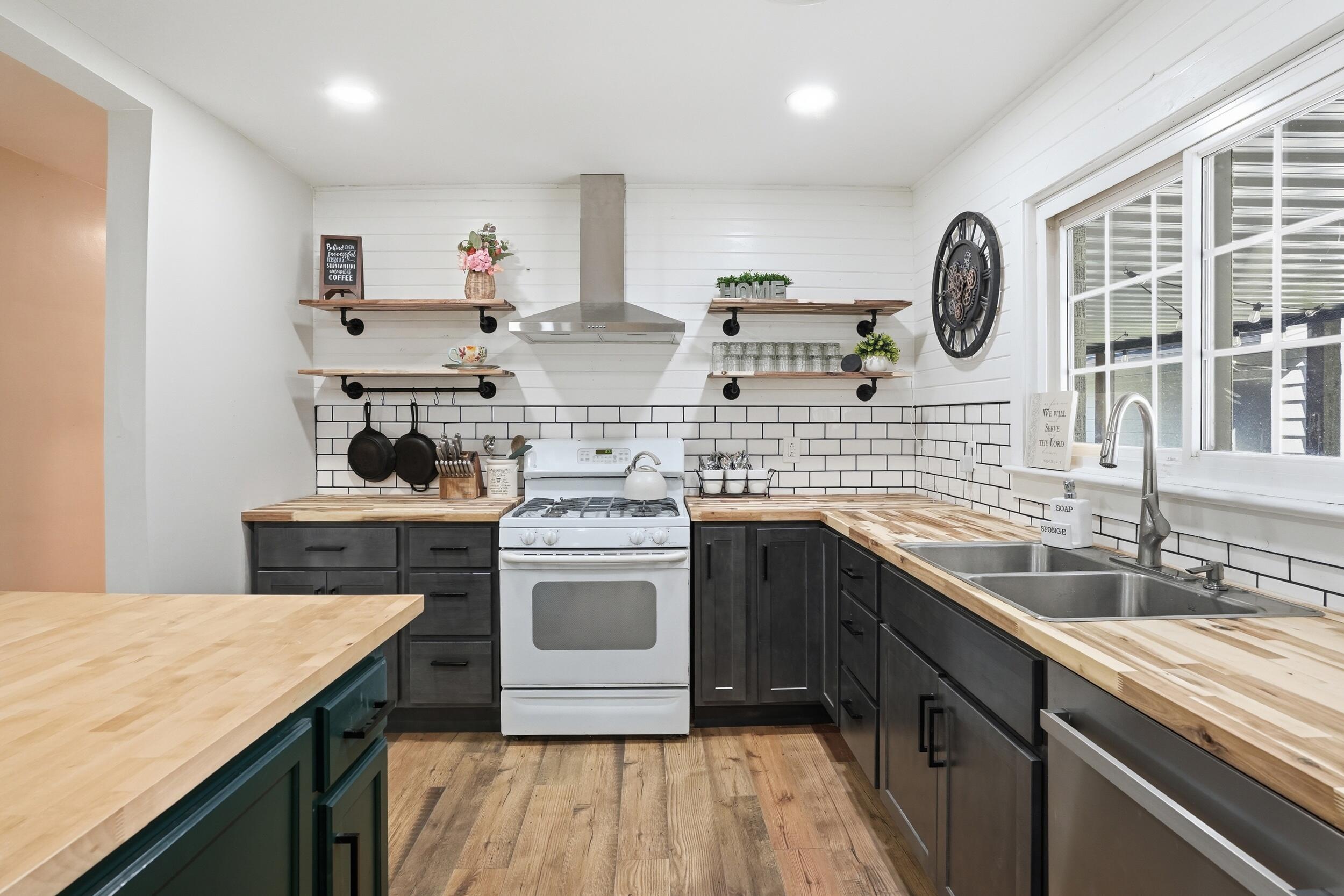 590 E Oak Hill Road, Chesterton, IN 46304; Image #4