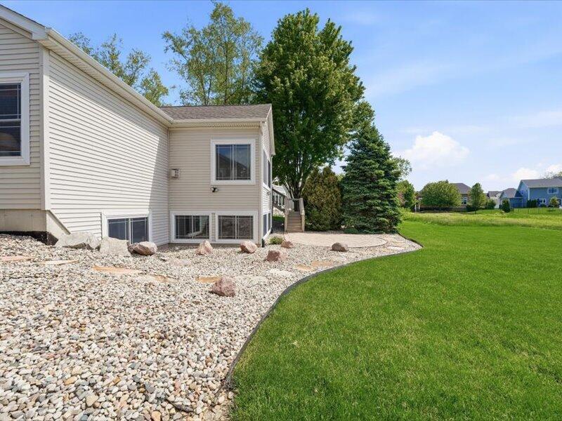 61 N Prairie Pkwy, Valparaiso, IN 46385; Image #30