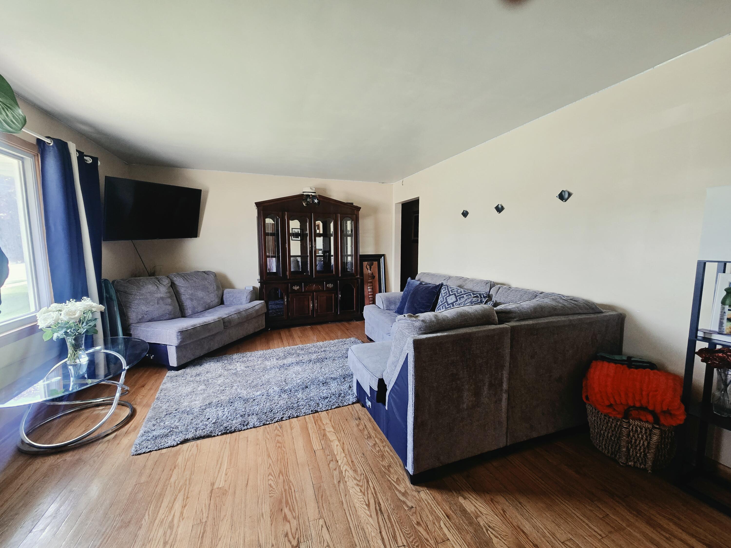 8606 Calumet Avenue, Munster, IN 46321; Image #4