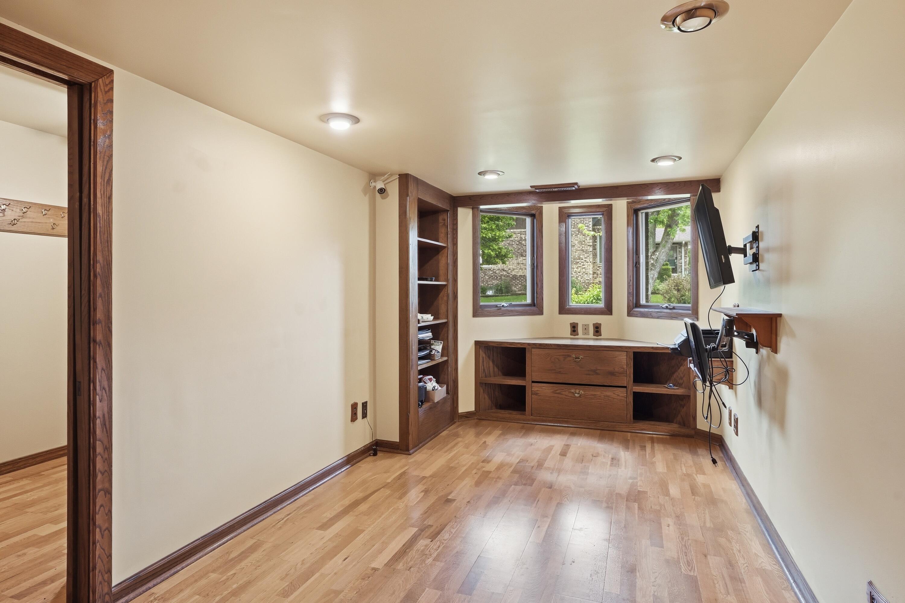 12 E 700 N, Valparaiso, IN 46383; Image #26