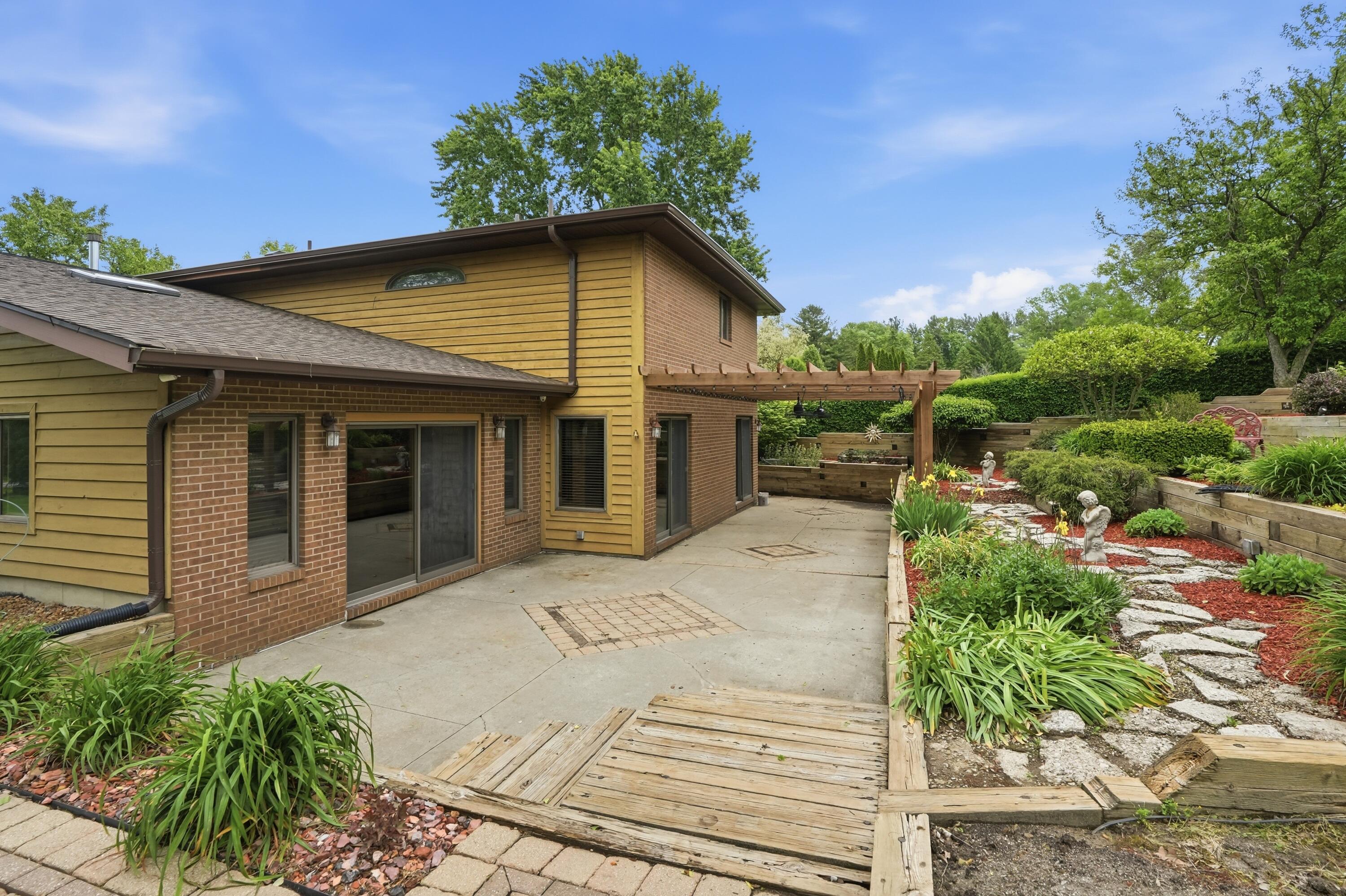 12 E 700 N, Valparaiso, IN 46383; Image #63