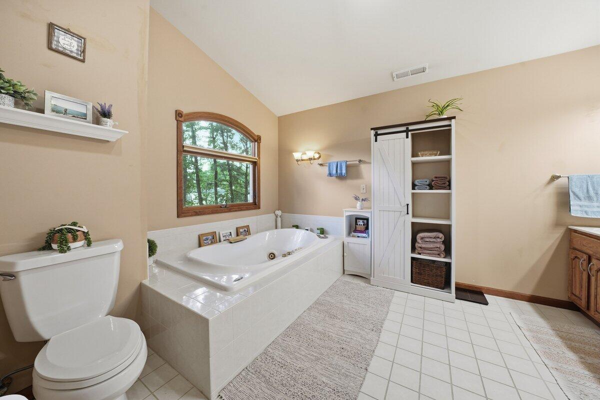 5204 Woodmere Court, Valparaiso, IN 46383; Image #24