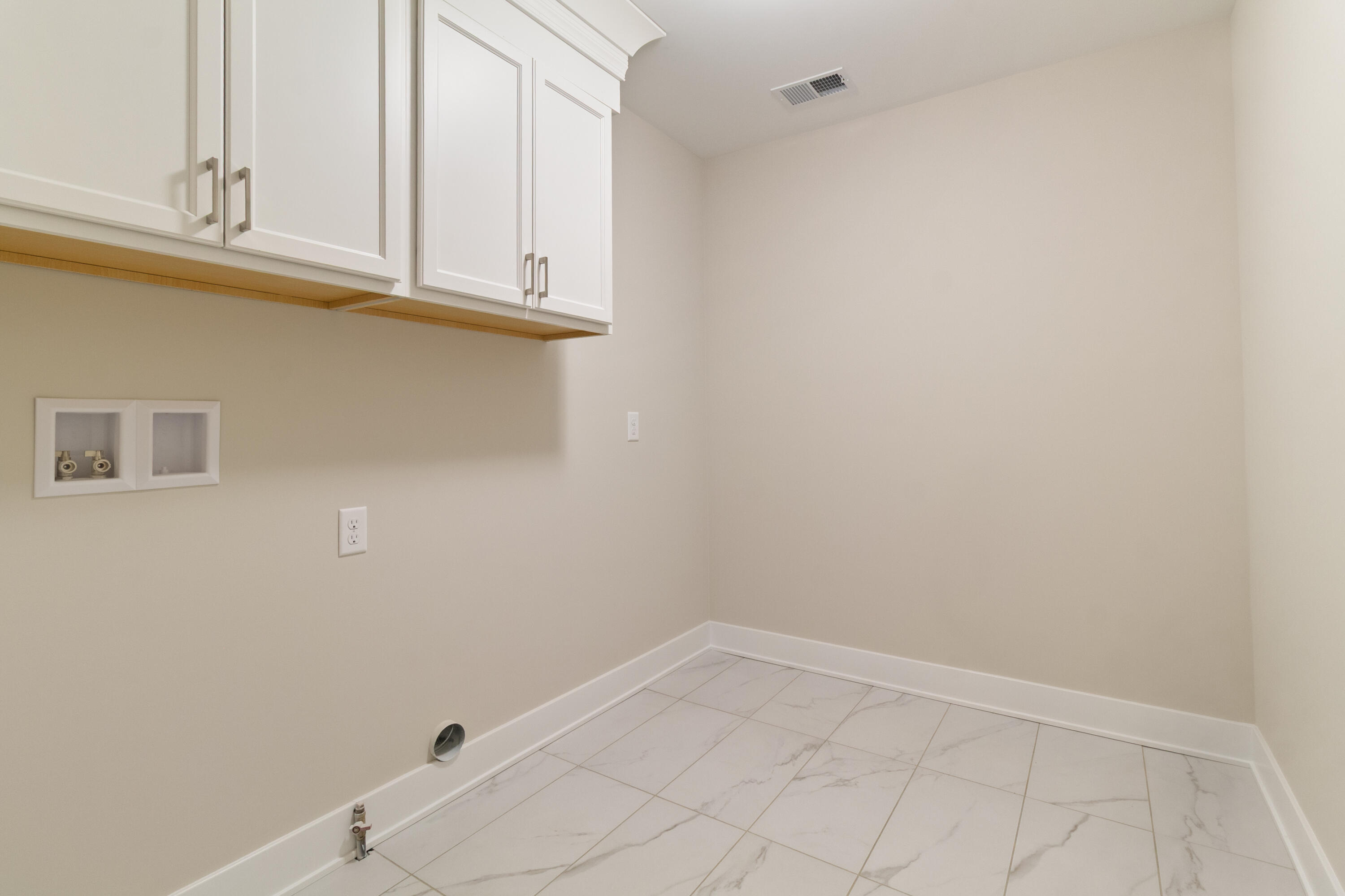 4705 Hyde Park Drive, Valparaiso, IN 46383; Image #9