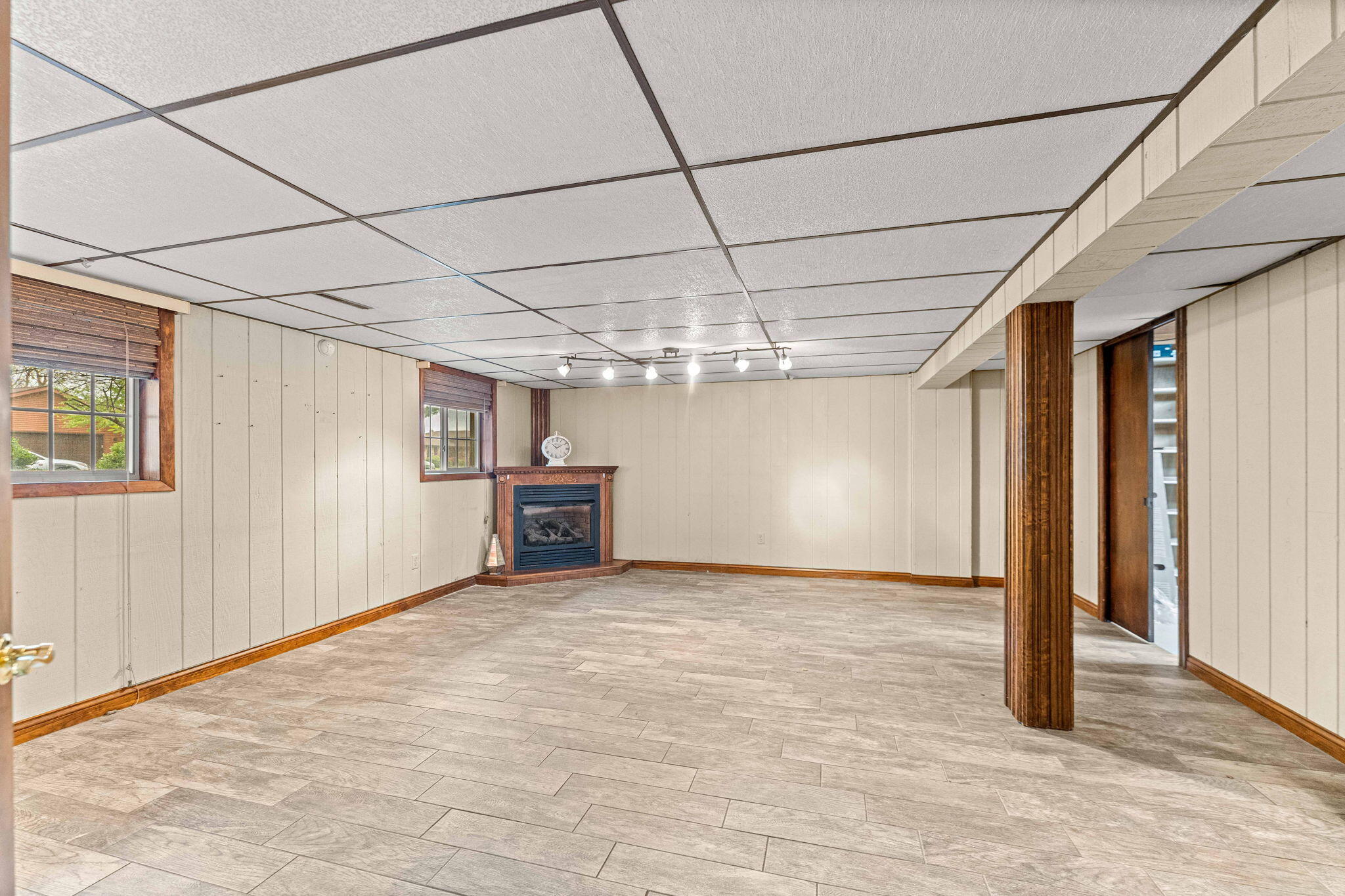 9138 Southmoor Avenue, Highland, IN 46322; Image #18