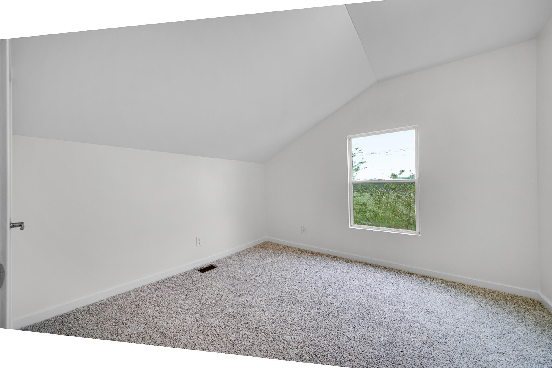 838 N 200 W, Valparaiso, IN 46385; Image #30