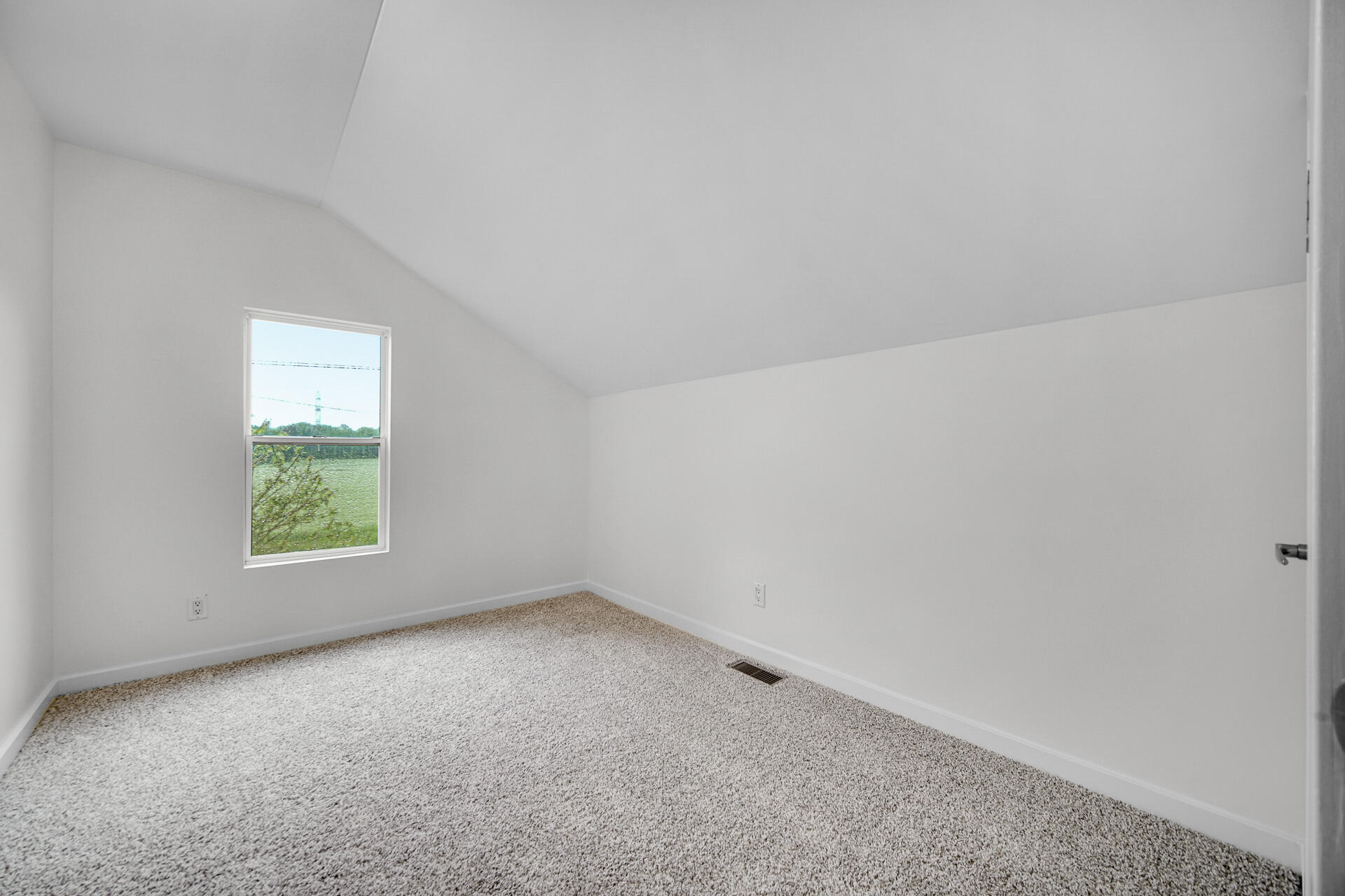 838 N 200 W, Valparaiso, IN 46385; Image #31