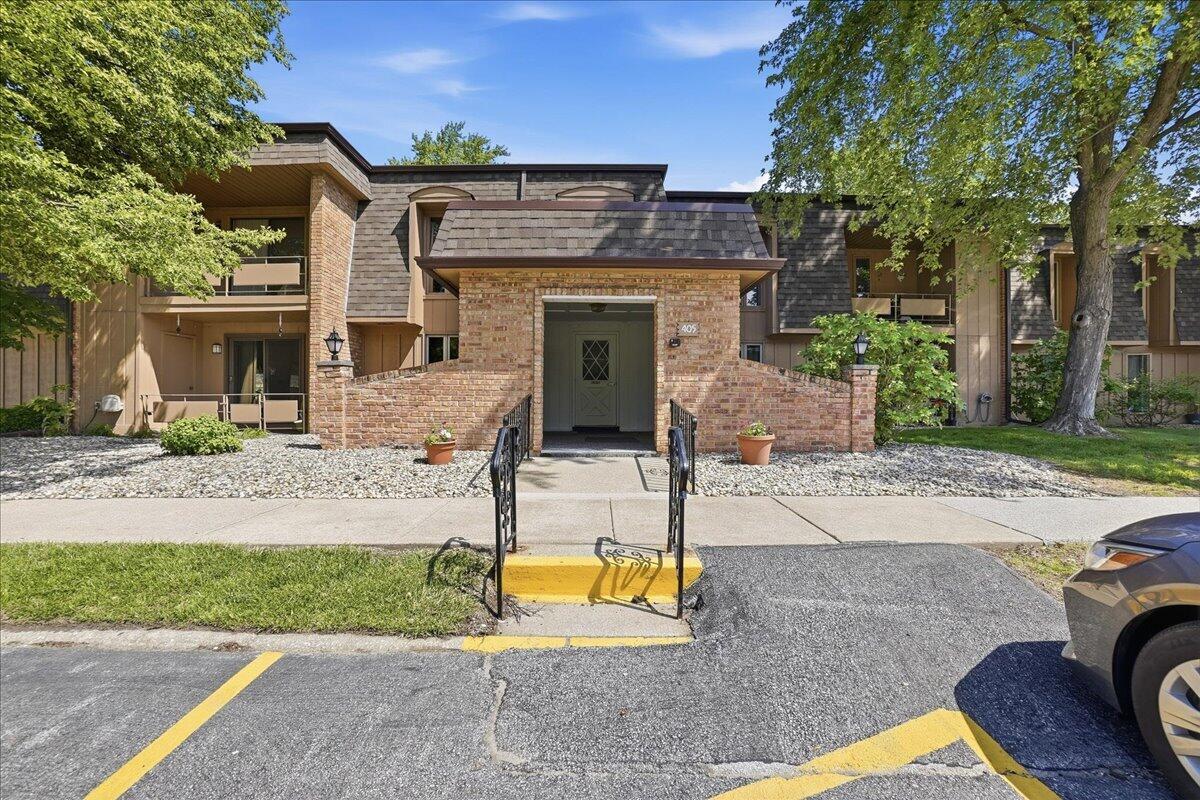 405 Old Stone Road, Munster, IN #E4, 46321; Image #1