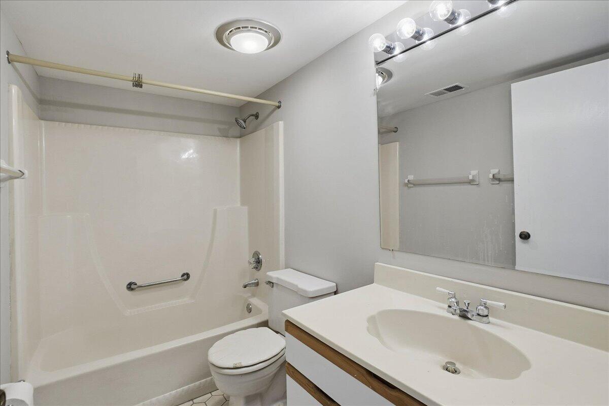 405 Old Stone Road, Munster, IN #E4, 46321; Image #16