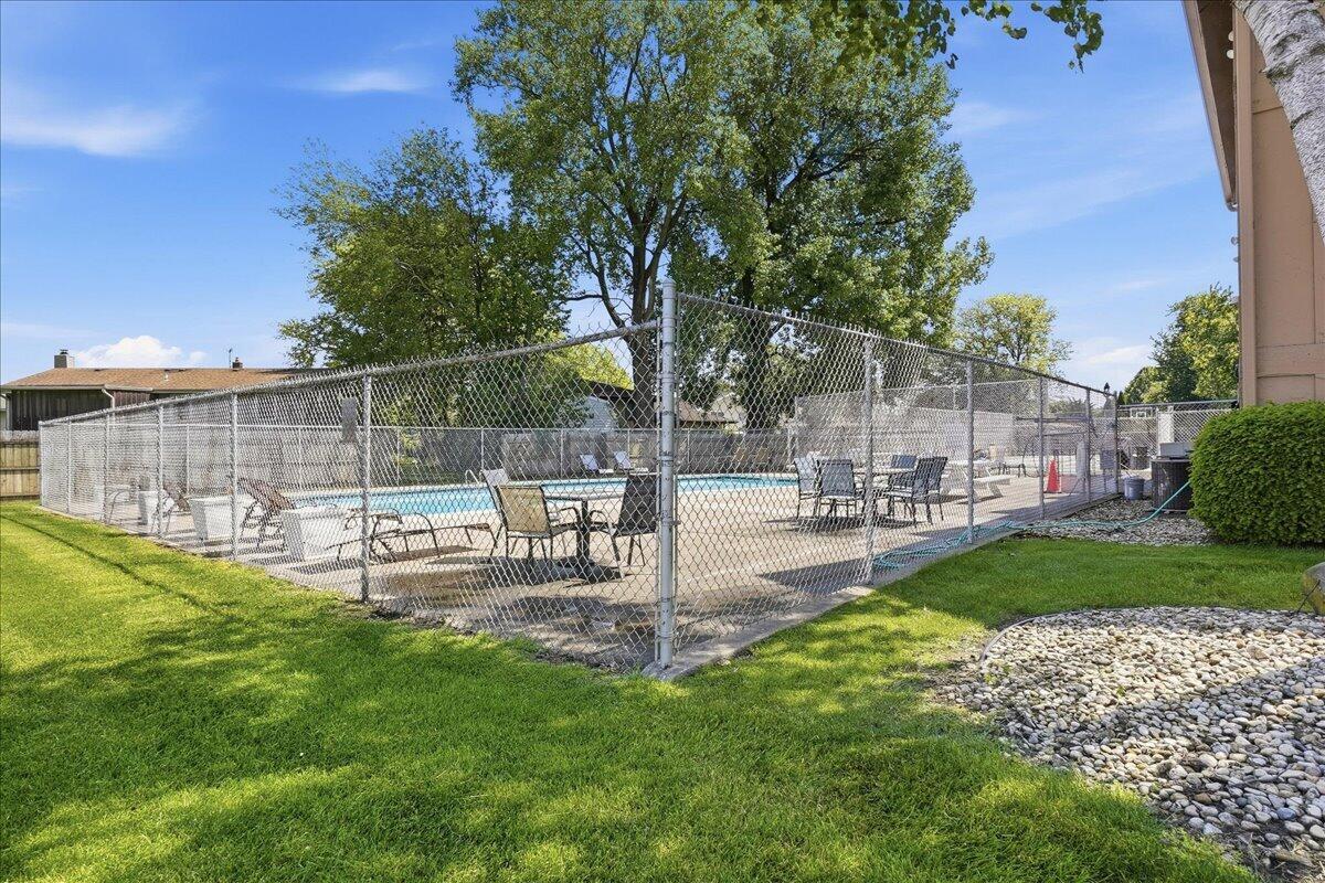 405 Old Stone Road, Munster, IN #E4, 46321; Image #19