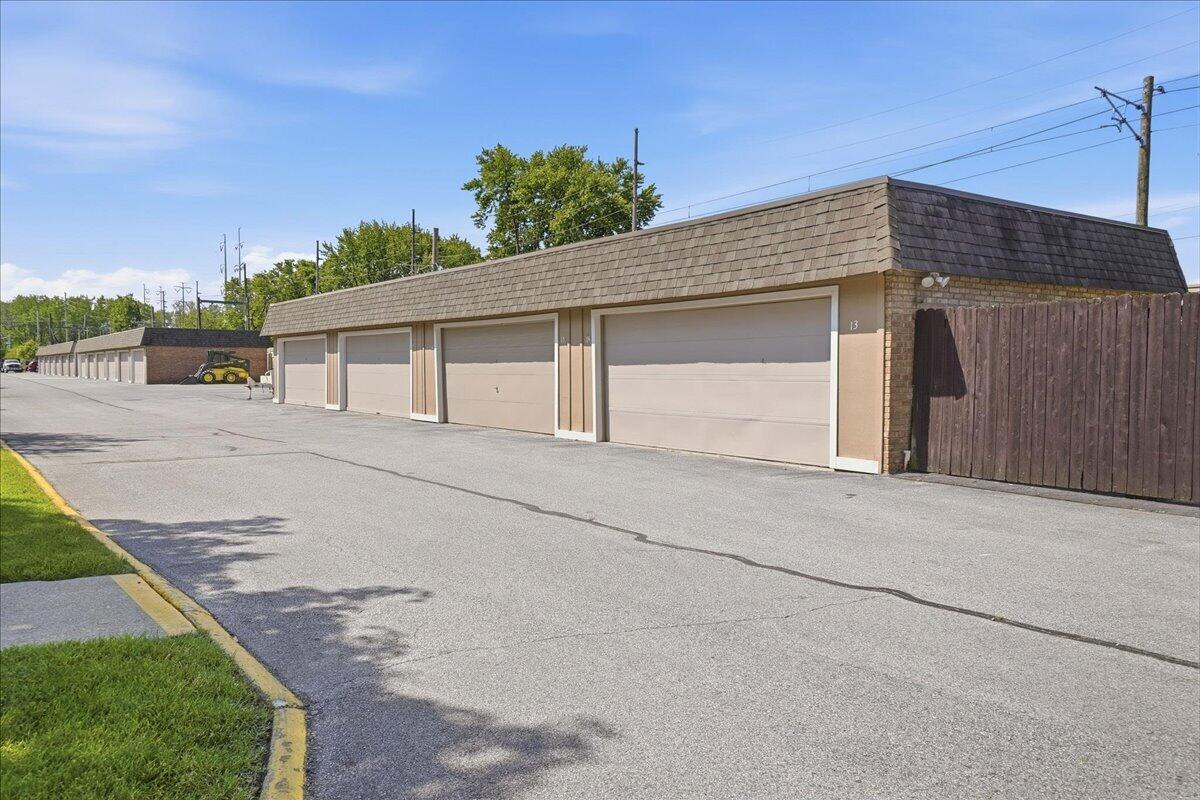 405 Old Stone Road, Munster, IN #E4, 46321; Image #20