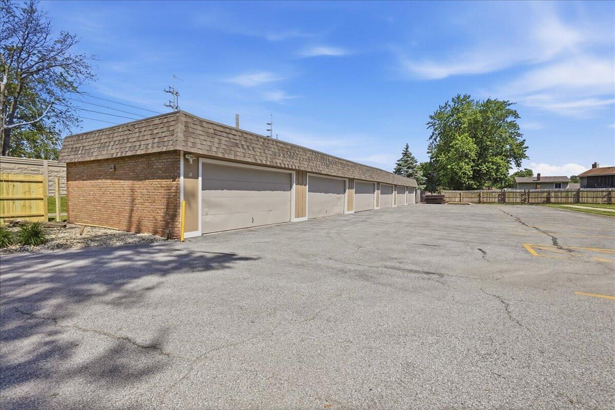 405 Old Stone Road, Munster, IN #E4, 46321; Image #21