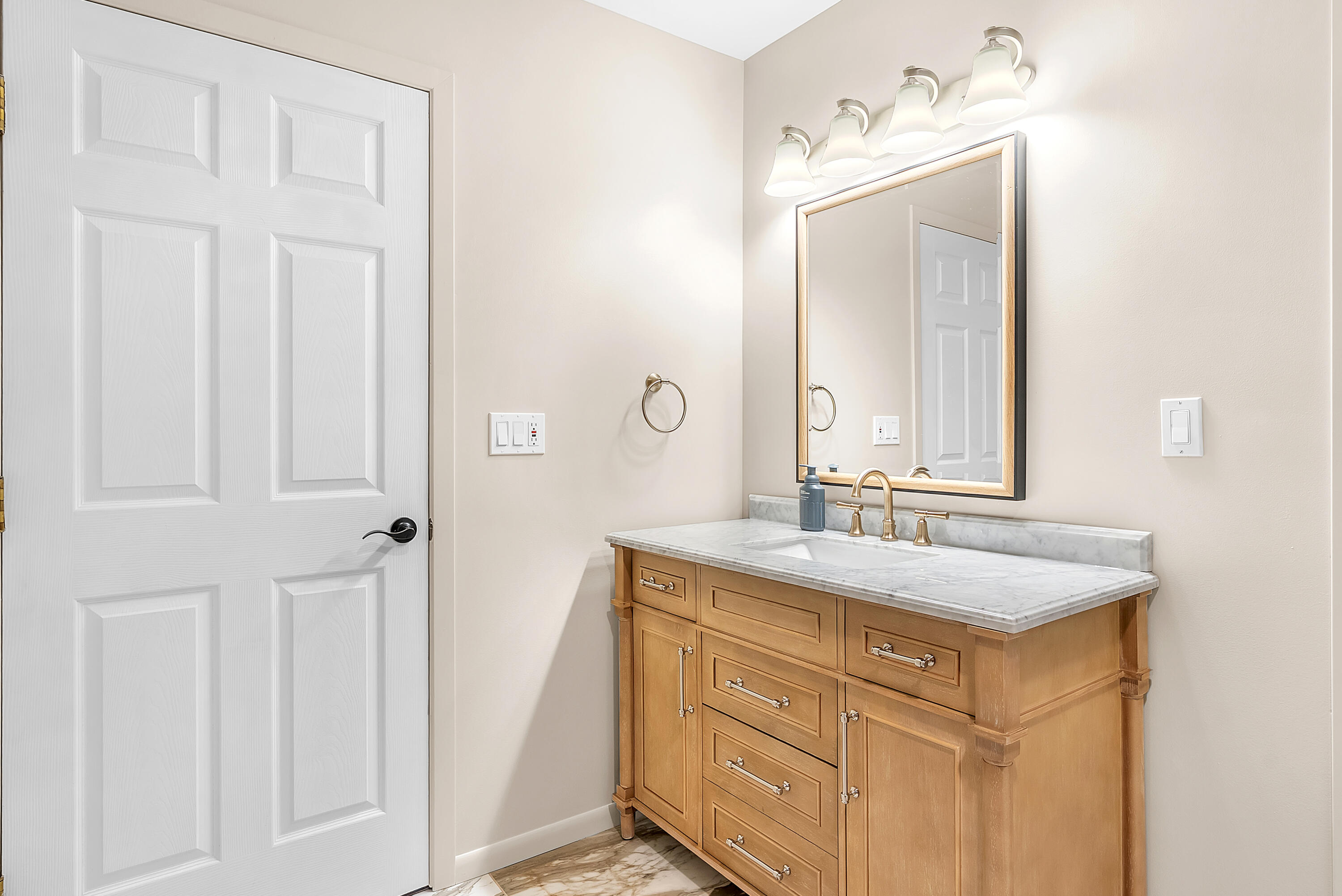10 S Vine Drive, Hebron, IN 46341; Image #67