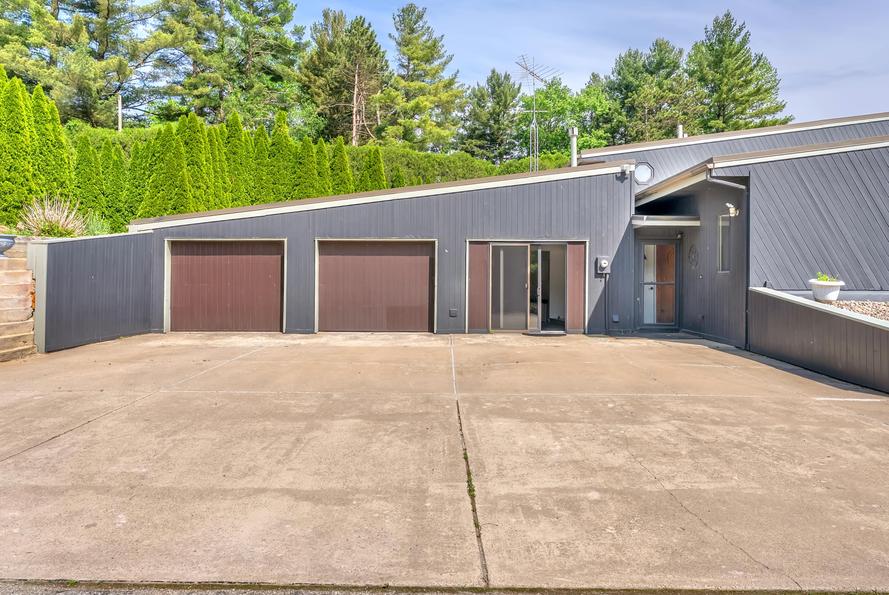 10 S Vine Drive, Hebron, IN 46341; Image #9