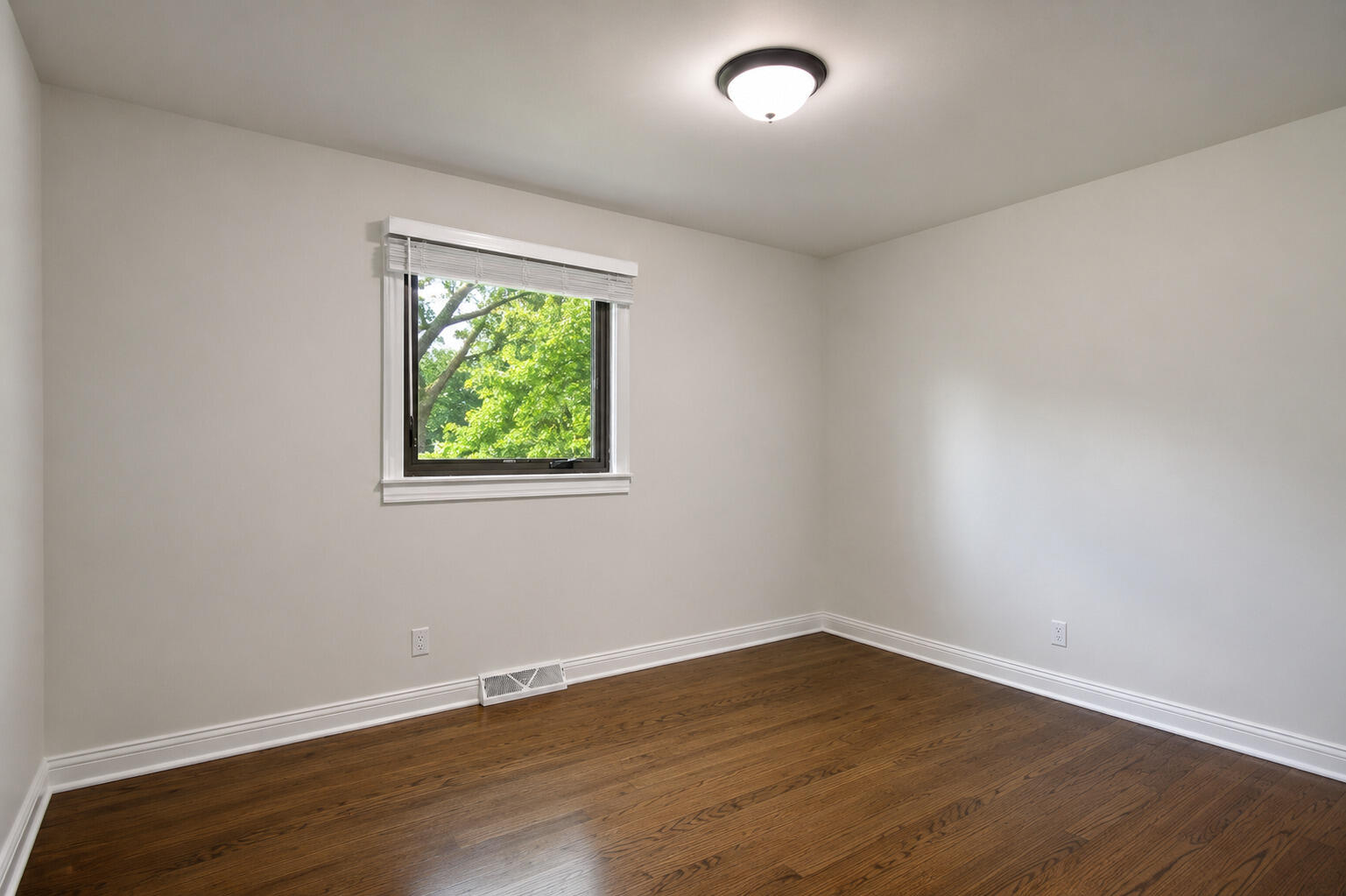 12000 N Oakwood Drive, St. John, IN 46373; Image #15