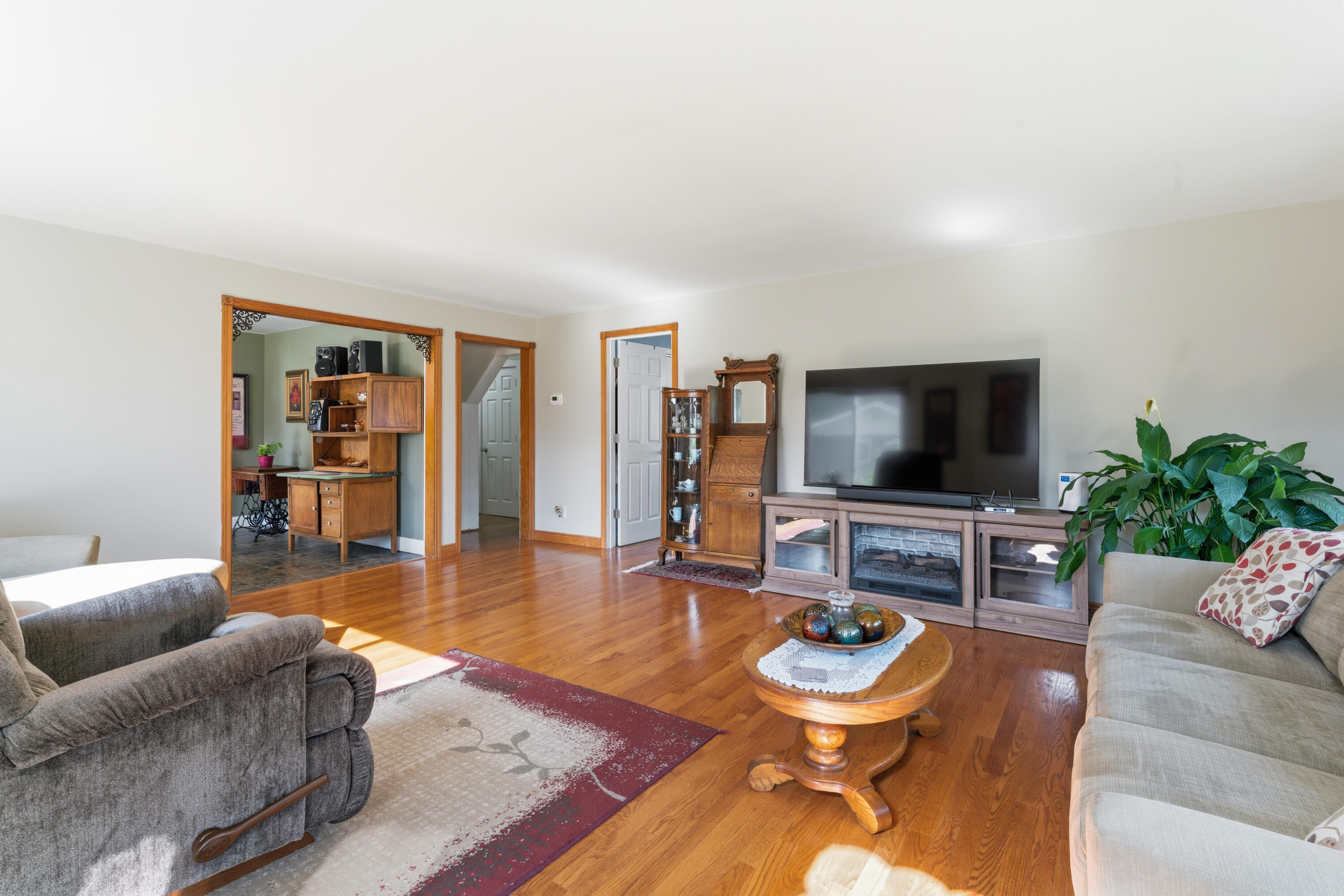 1122 Devonshire Street, Hobart, IN 46342; Image #5