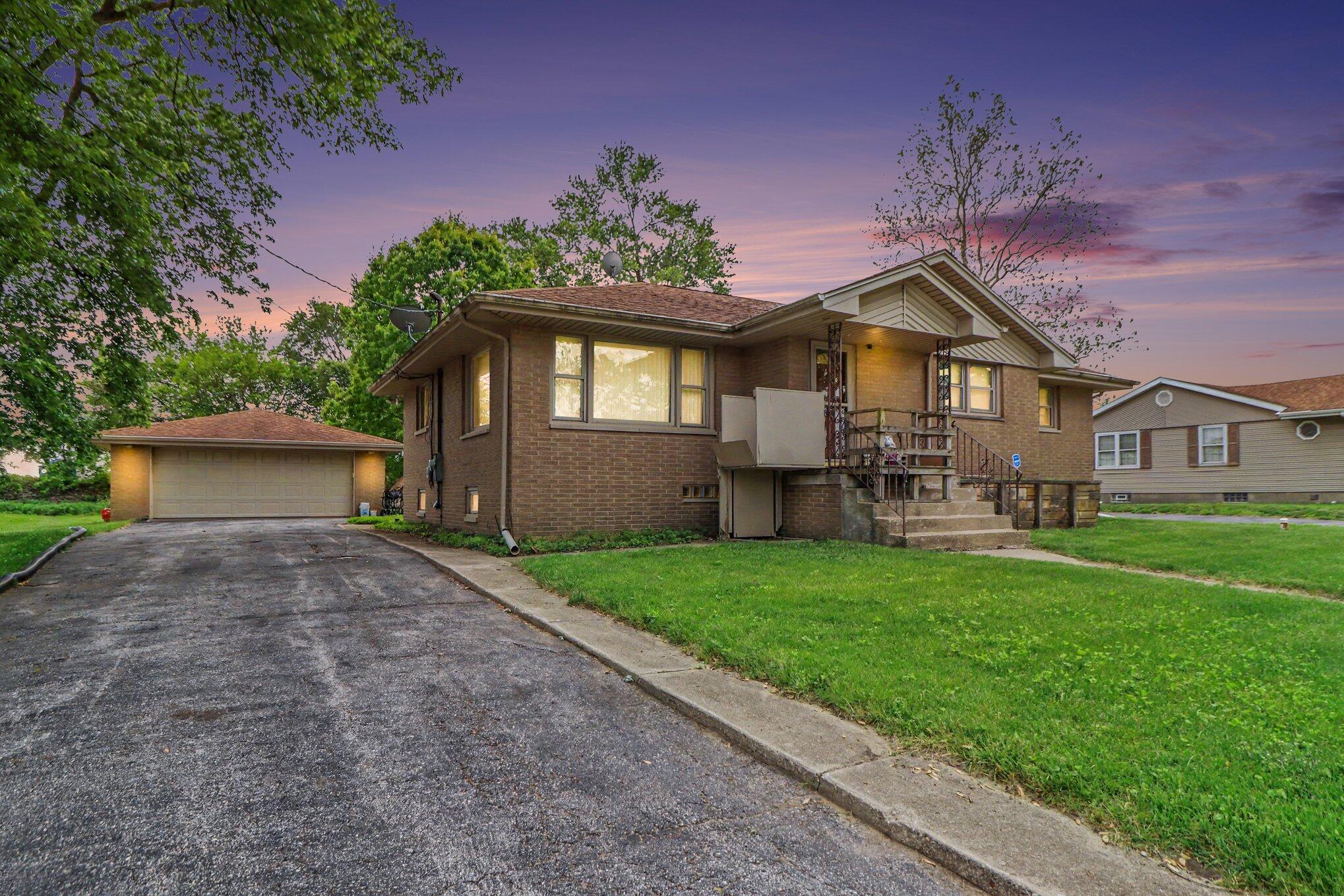 305 W 35th Avenue, Griffith, IN 46319; Image #2