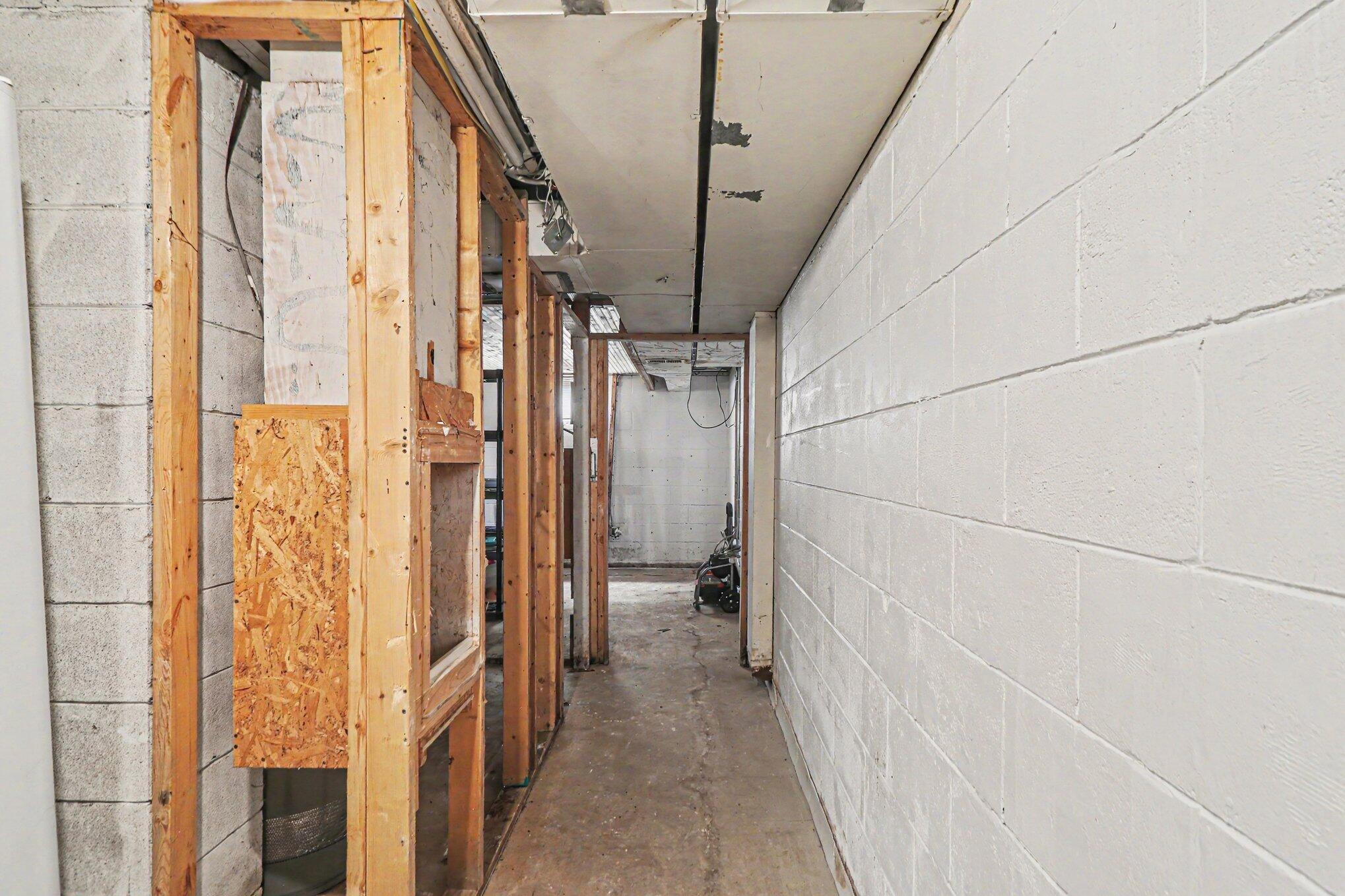 305 W 35th Avenue, Griffith, IN 46319; Image #20