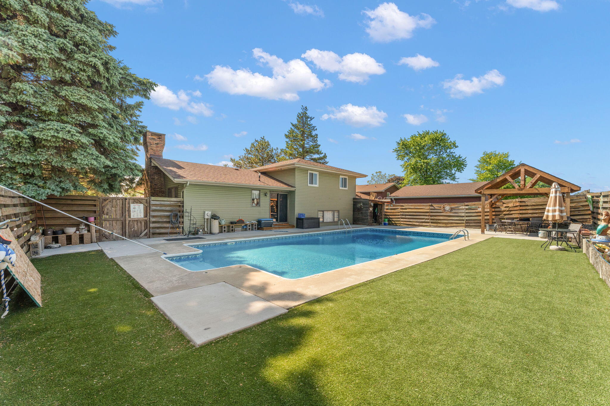 2547 Springhill Drive, Schererville, IN 46375; Image #2