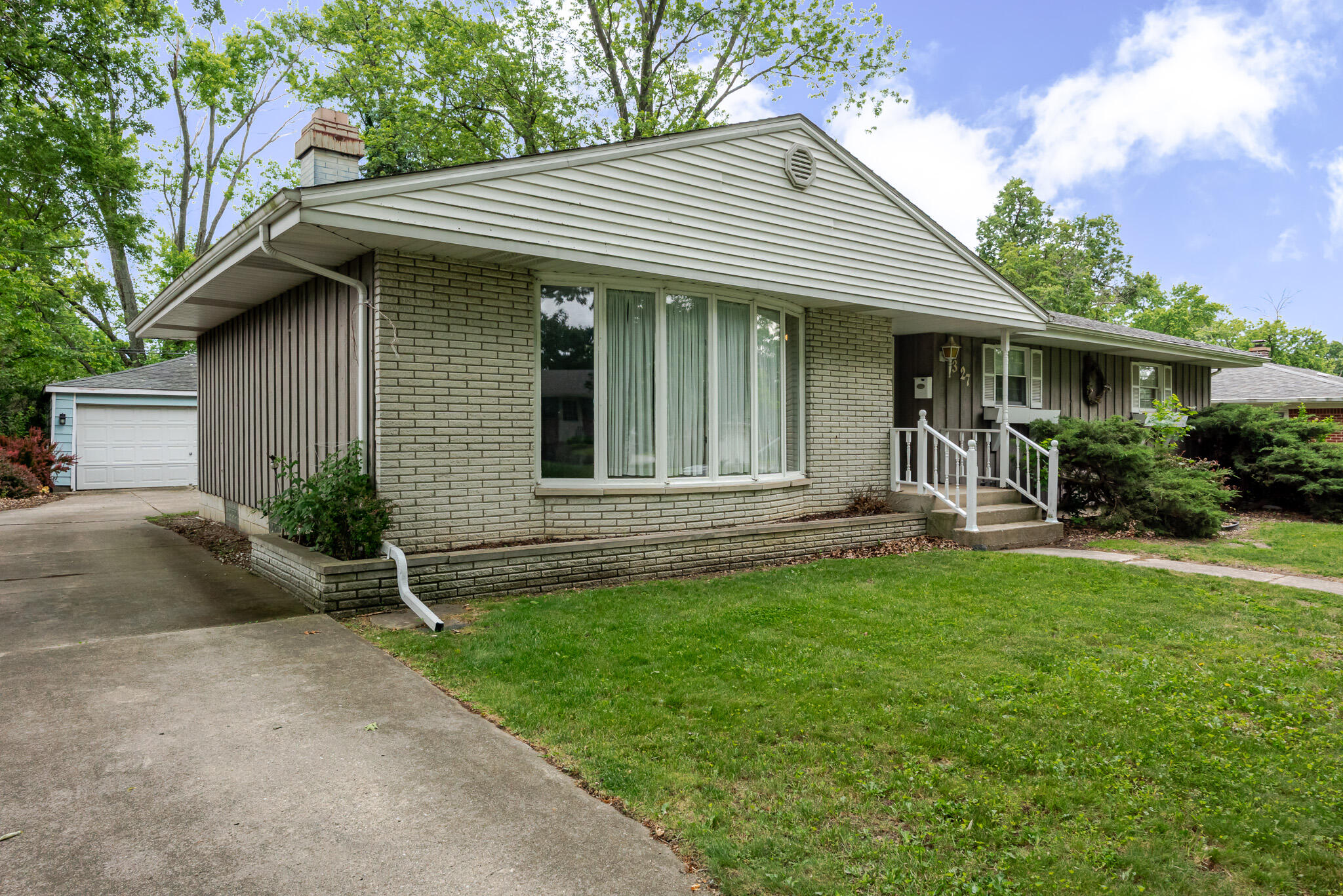 327 Softwood Drive, Hobart, IN 46342; Image #2
