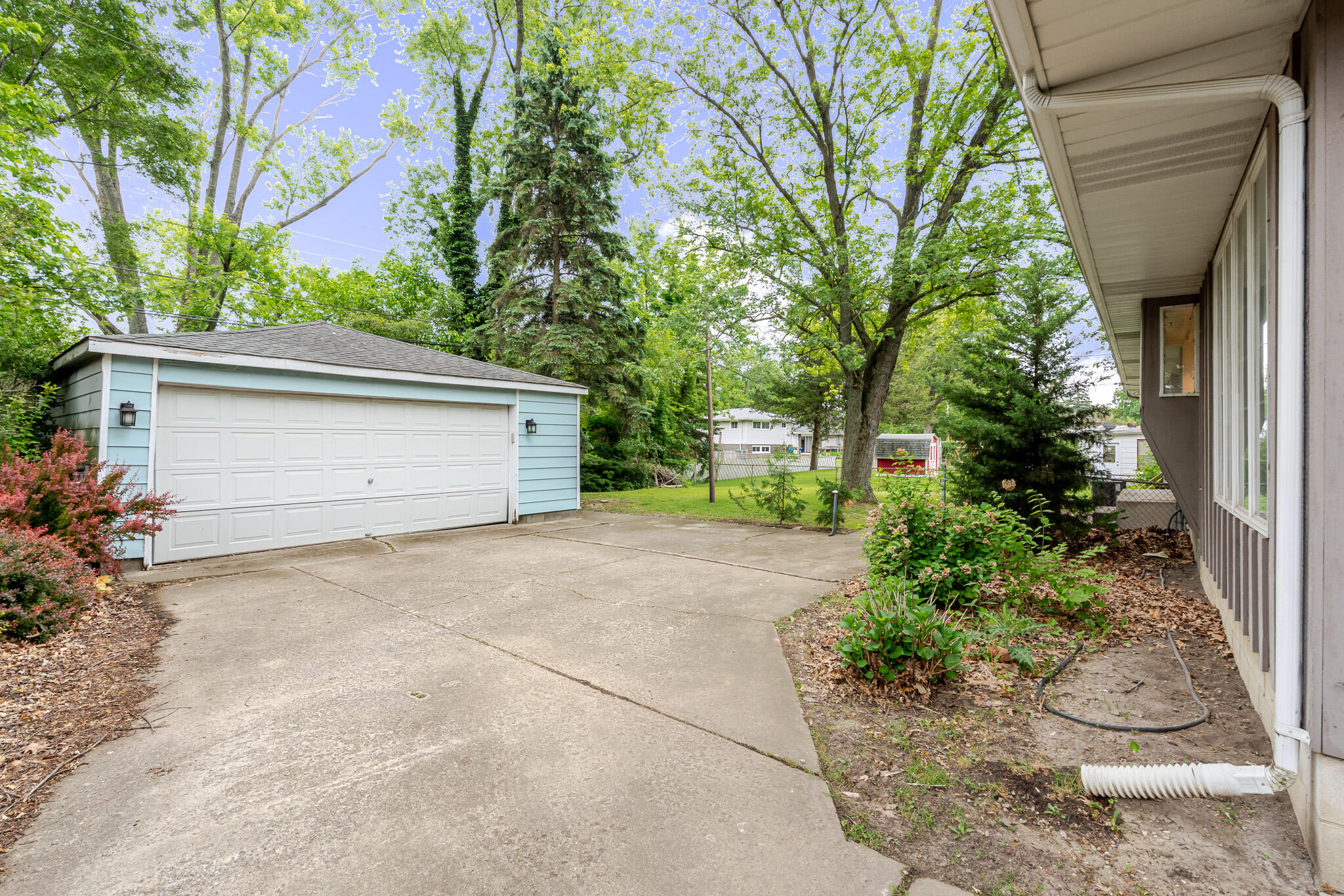 327 Softwood Drive, Hobart, IN 46342; Image #20