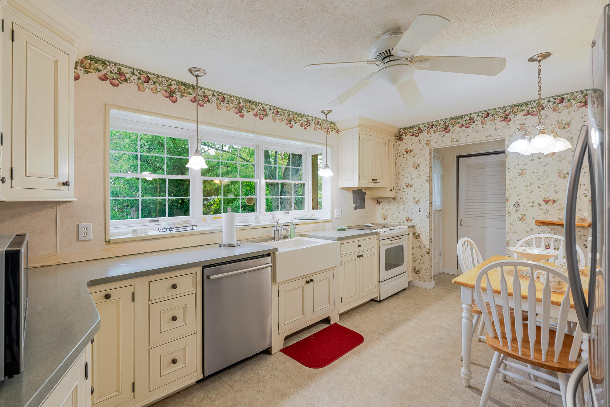 327 Softwood Drive, Hobart, IN 46342; Image #8