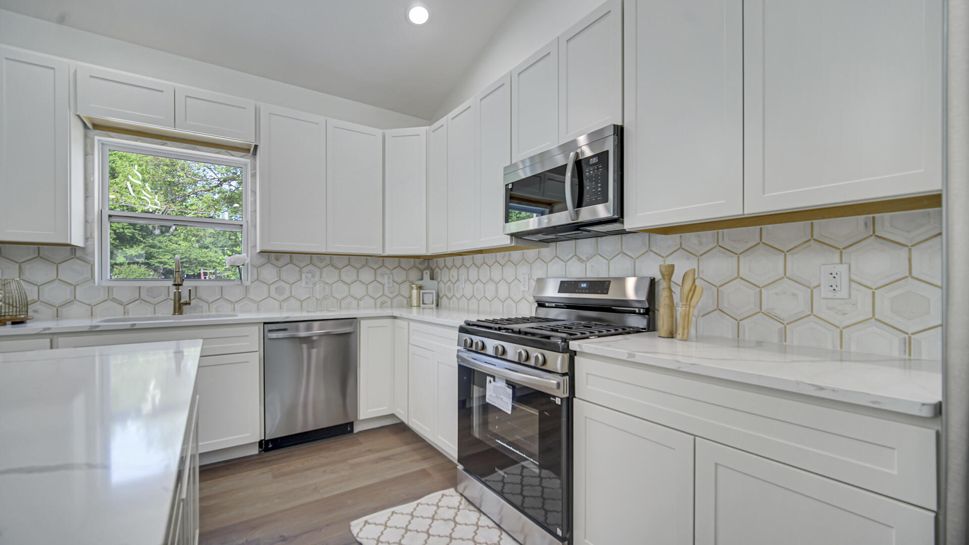 2865 Benton Street, Lake Station, IN 46405; Image #8