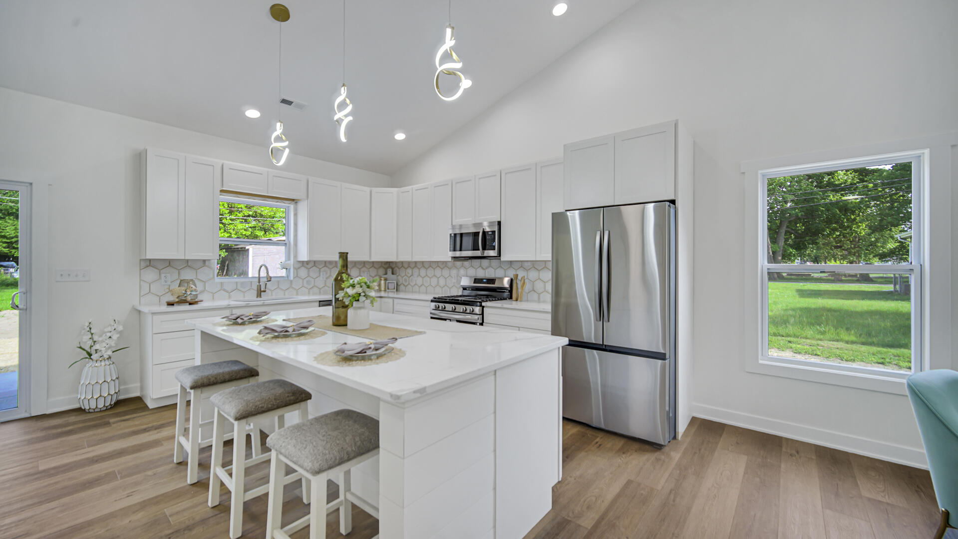 2865 Benton Street, Lake Station, IN 46405; Image #9