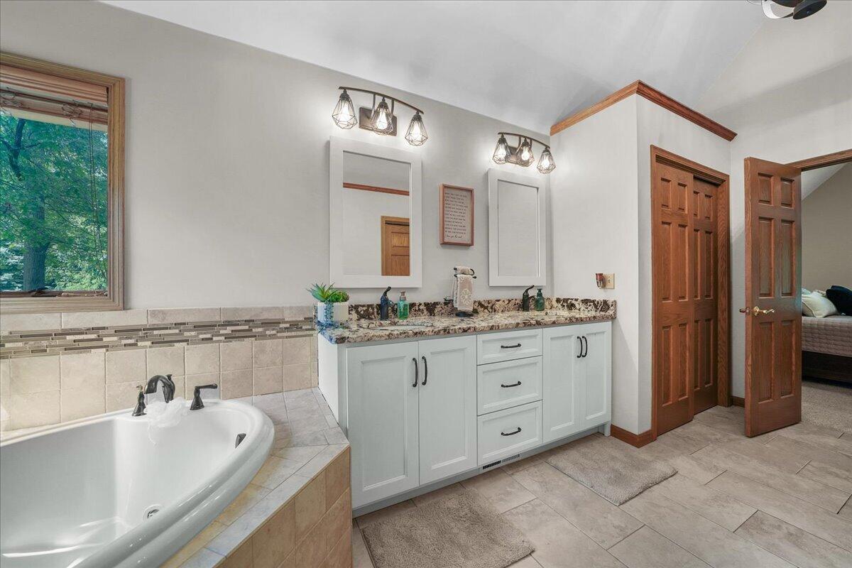 8835 S Lilac Street, DeMotte, IN 46310; Image #16