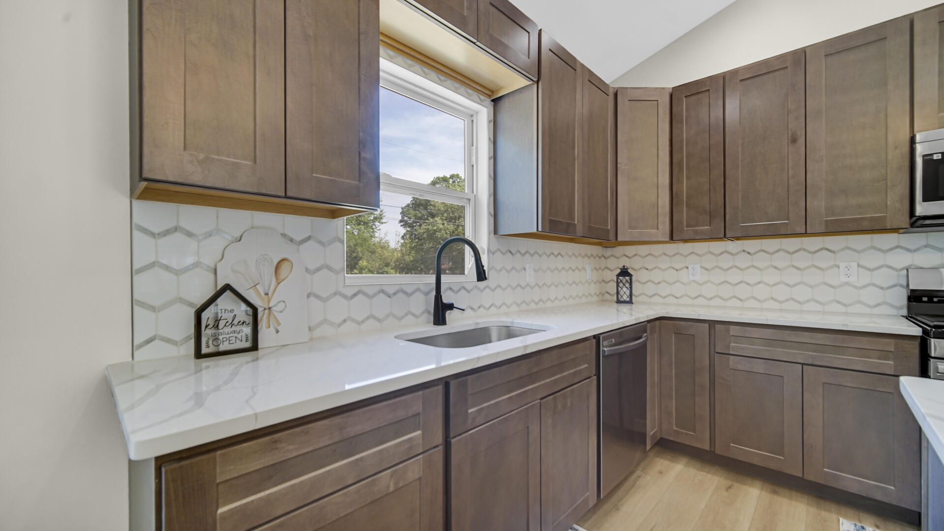 2861 Benton Street, Lake Station, IN 46405; Image #10