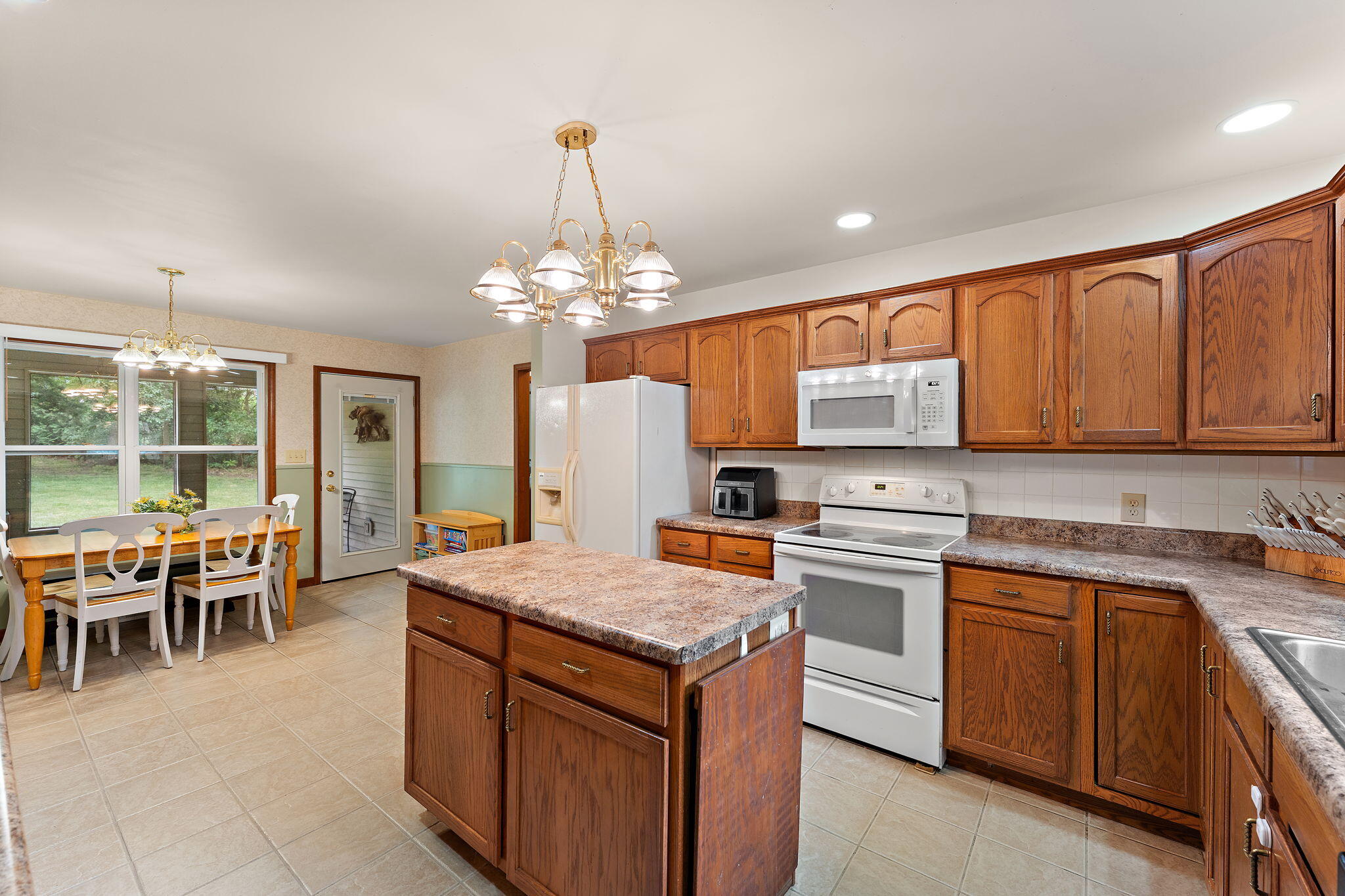 7459 Spring Court, DeMotte, IN 46310; Image #17