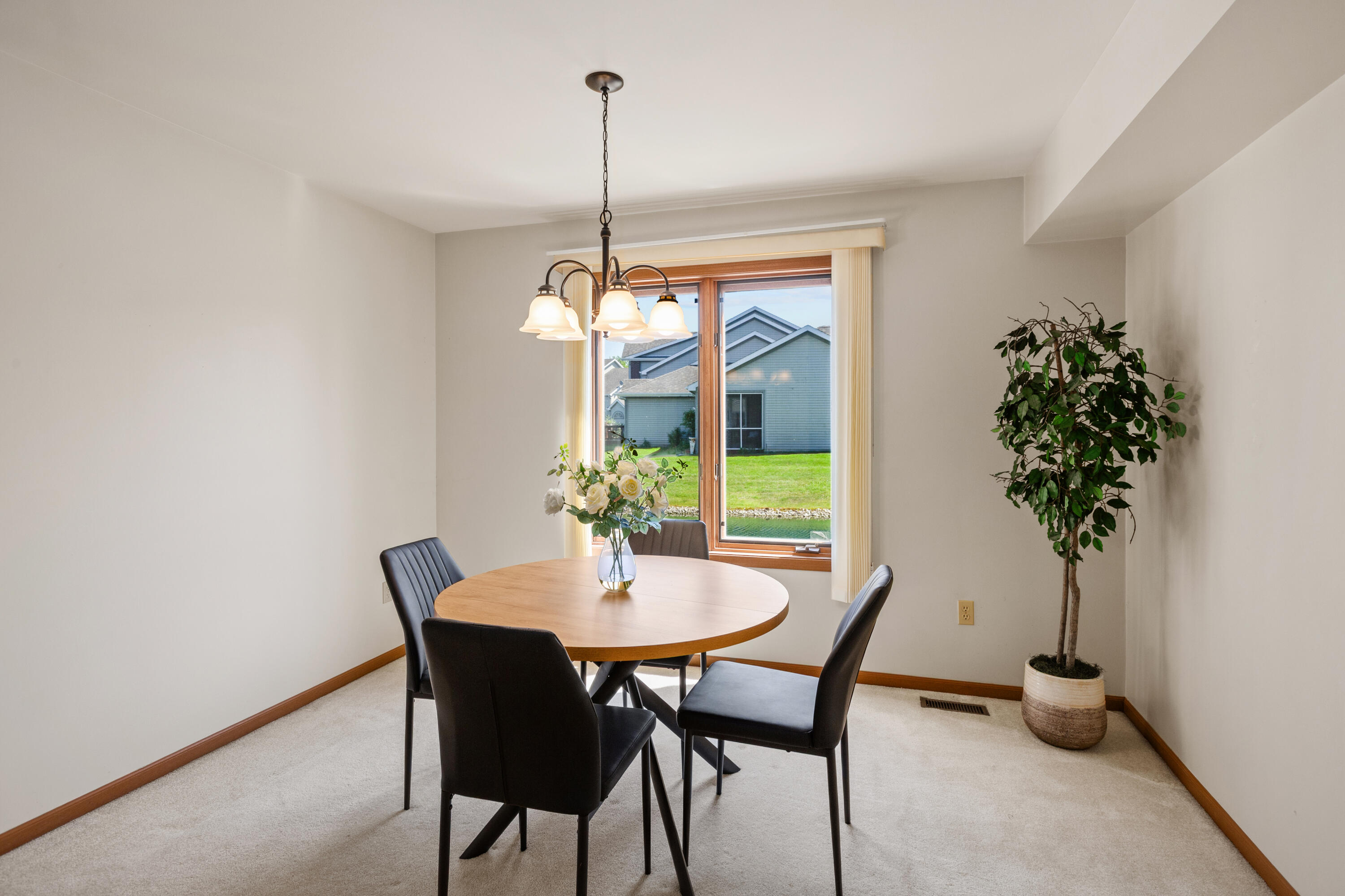 633 W 94th Court, Crown Point, IN 46307; Image #7