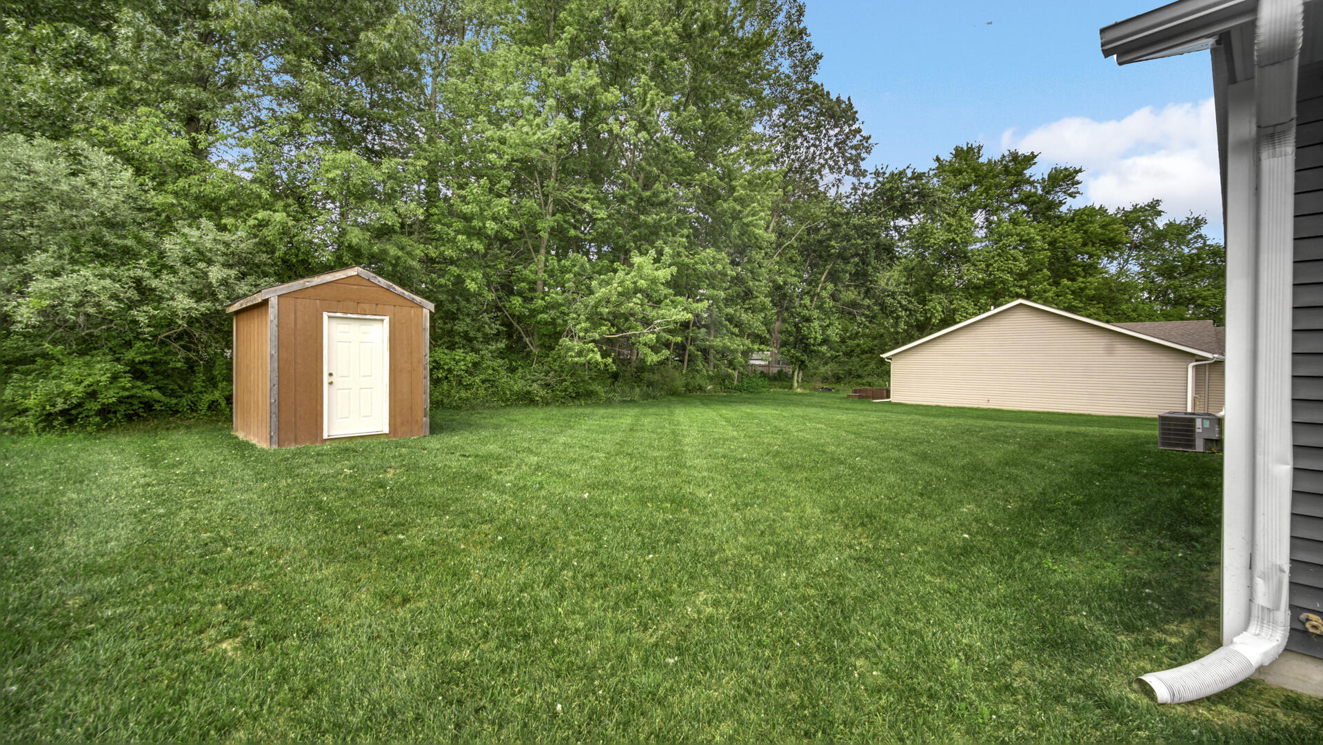 2908 Watertown Avenue, Lake Station, IN 46405; Image #24