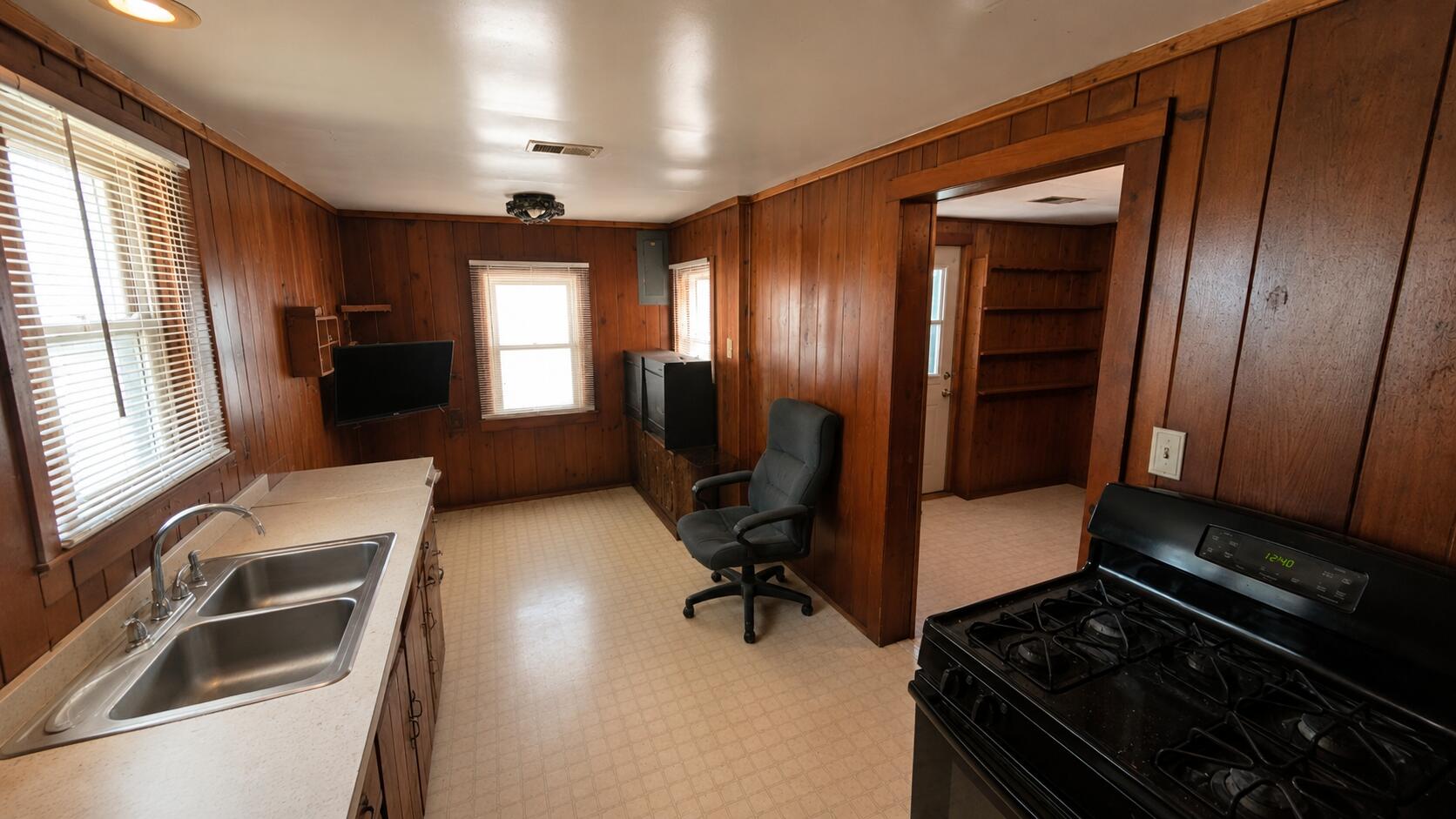 405 Maple Avenue, Wheeler, IN 46393; Image #9