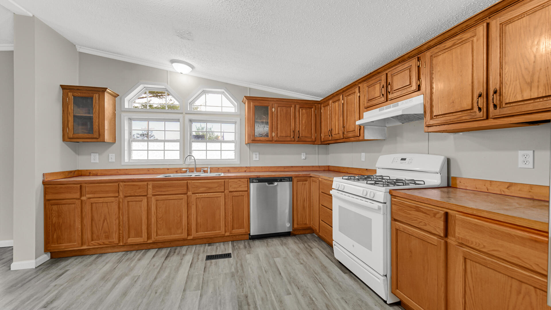 11983 N 330 E, Thayer, IN 46381; Image #8