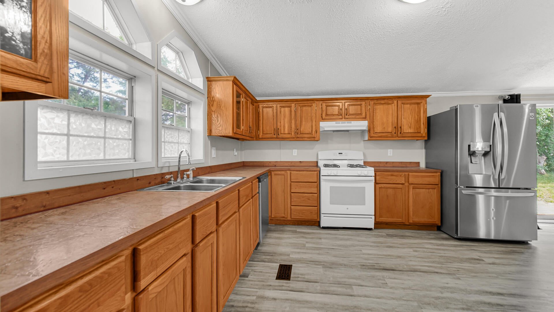 11983 N 330 E, Thayer, IN 46381; Image #9