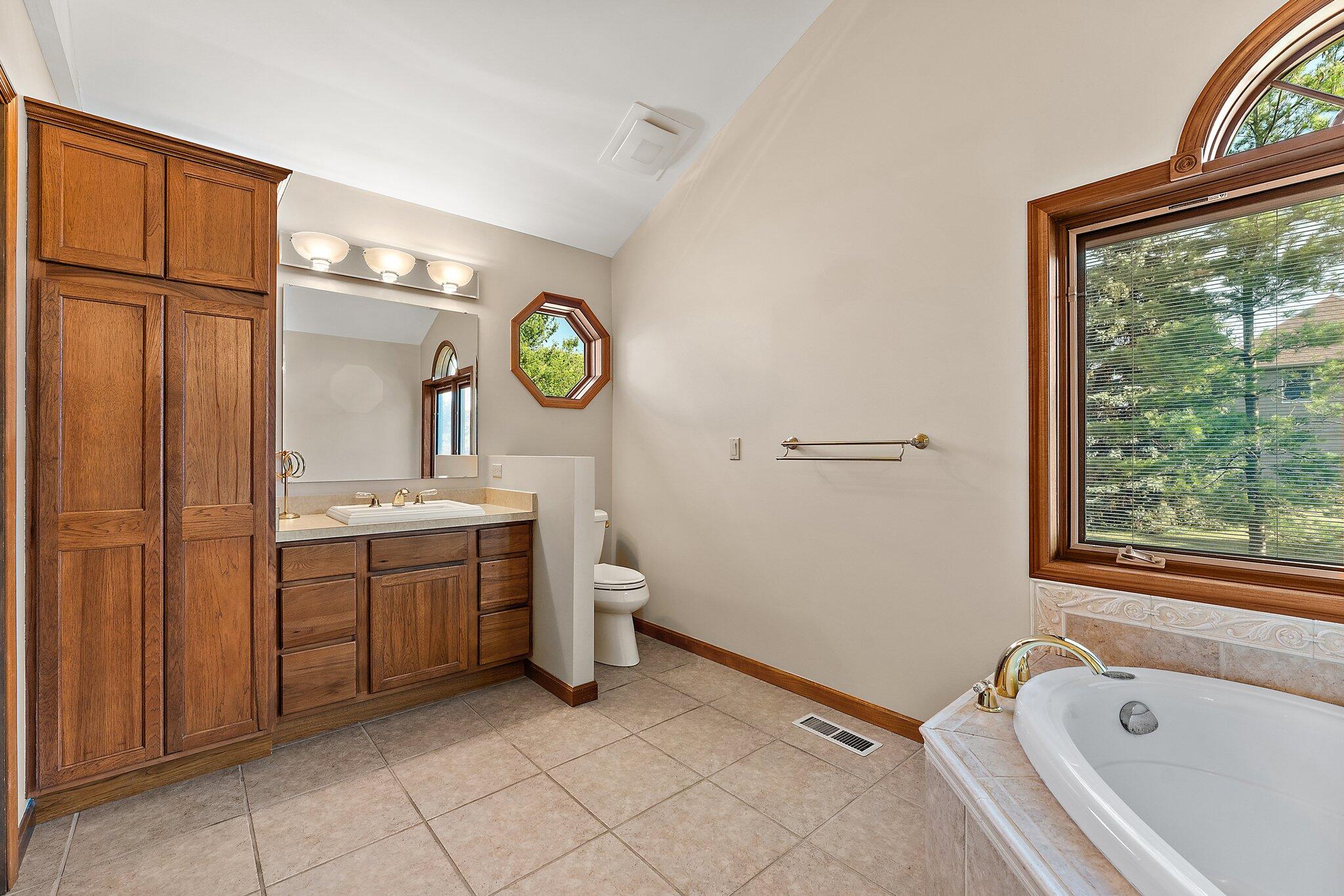 552 Fleetwood Drive N, Valparaiso, IN 46385; Image #24