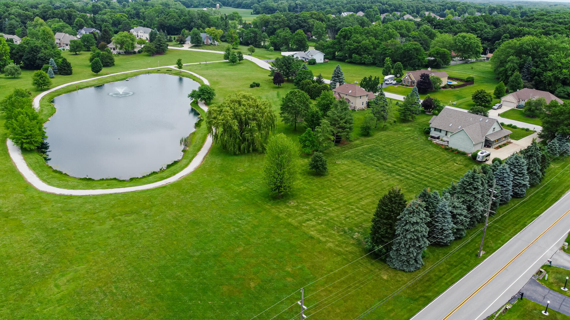 552 Fleetwood Drive N, Valparaiso, IN 46385; Image #3