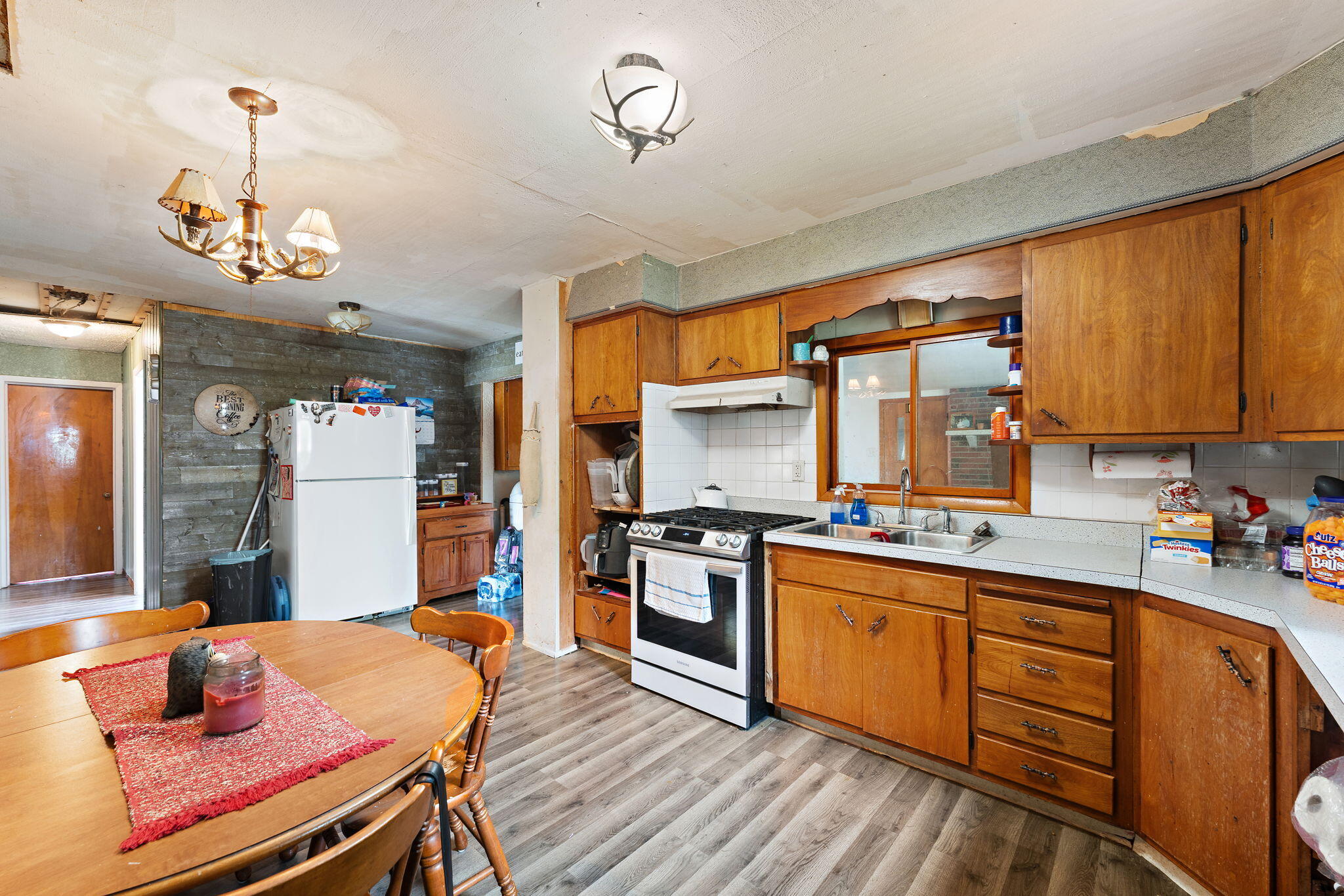 211 S Madison Street, Medaryville, IN 47957; Image #10