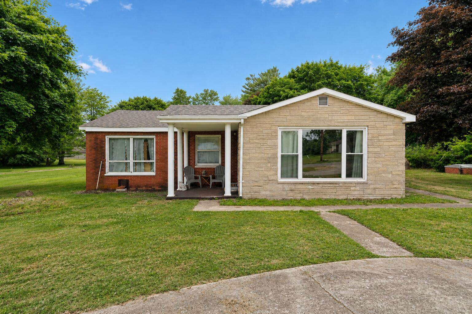 211 S Madison Street, Medaryville, IN 47957; Image #2