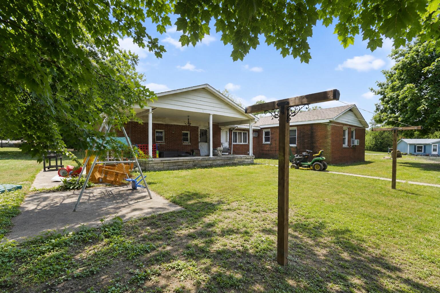 211 S Madison Street, Medaryville, IN 47957; Image #4