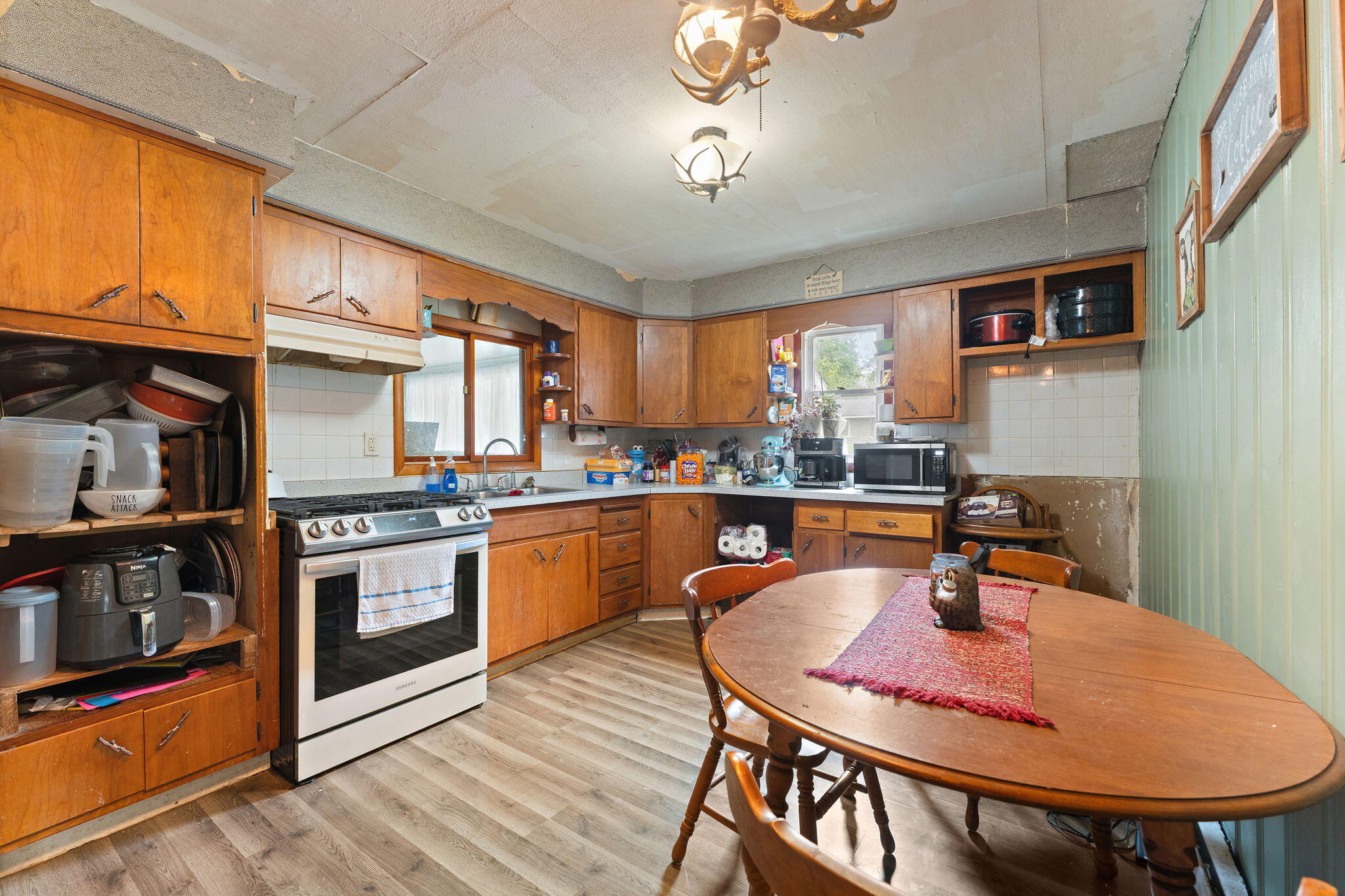 211 S Madison Street, Medaryville, IN 47957; Image #8