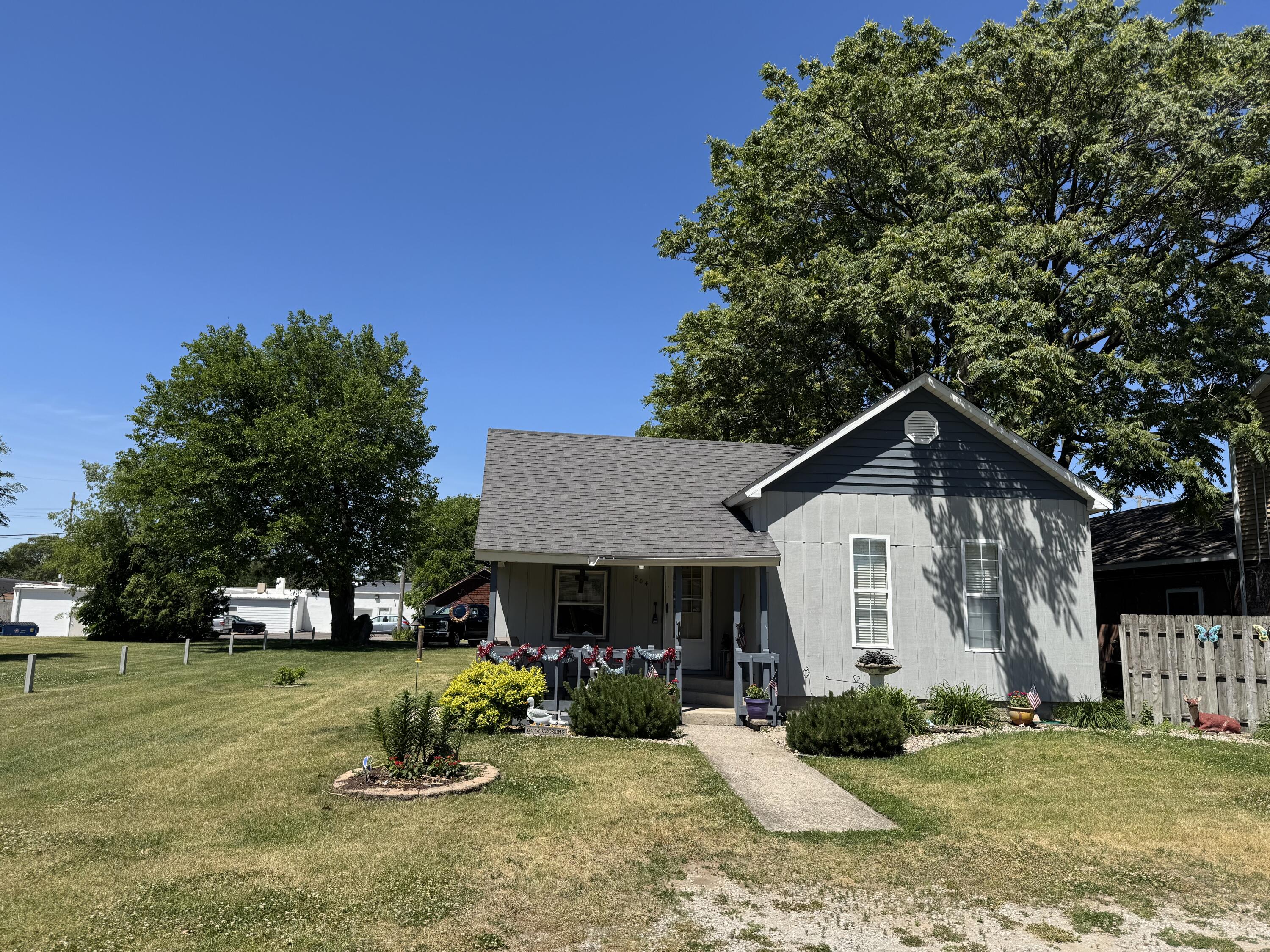804 Azalea Street SE, DeMotte, IN 46310; Image #2